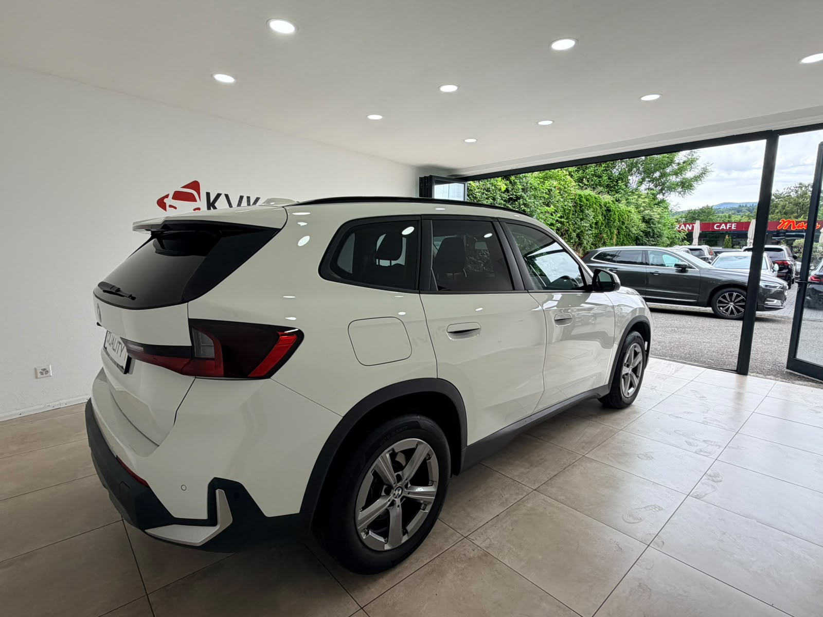 BMW X1 xDrive 20d 48V-showroom-element-3