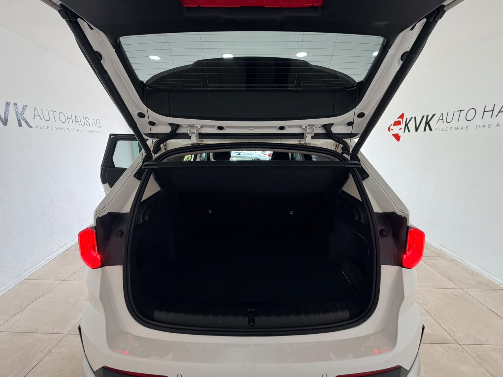 BMW X1 xDrive 20d 48V-image-6