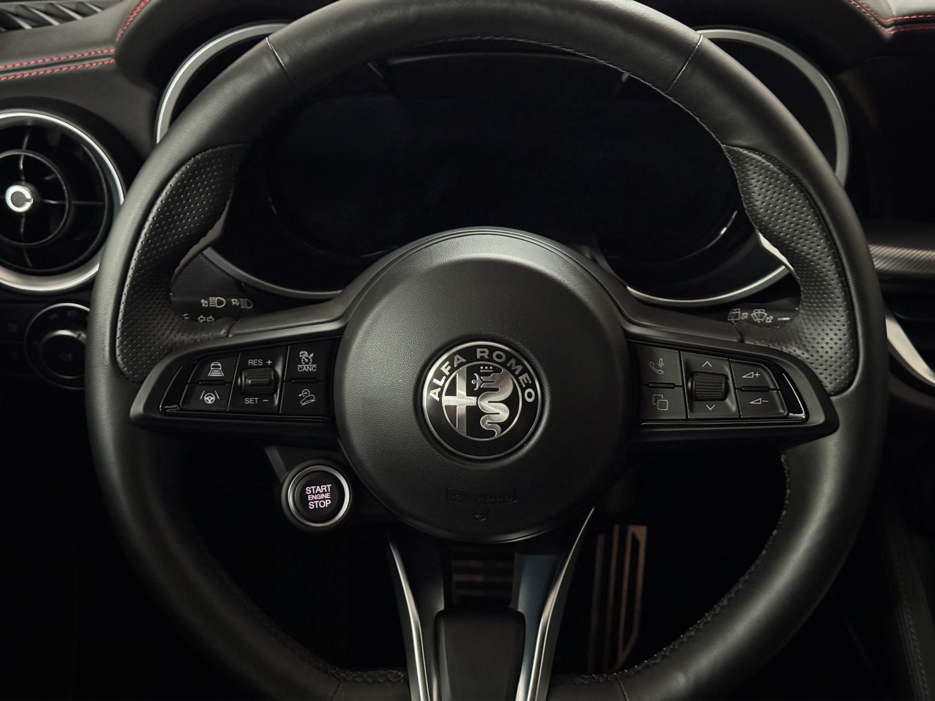 ALFA ROMEO Stelvio 2.0 Tributo Italiano Q4 AT8-image-14