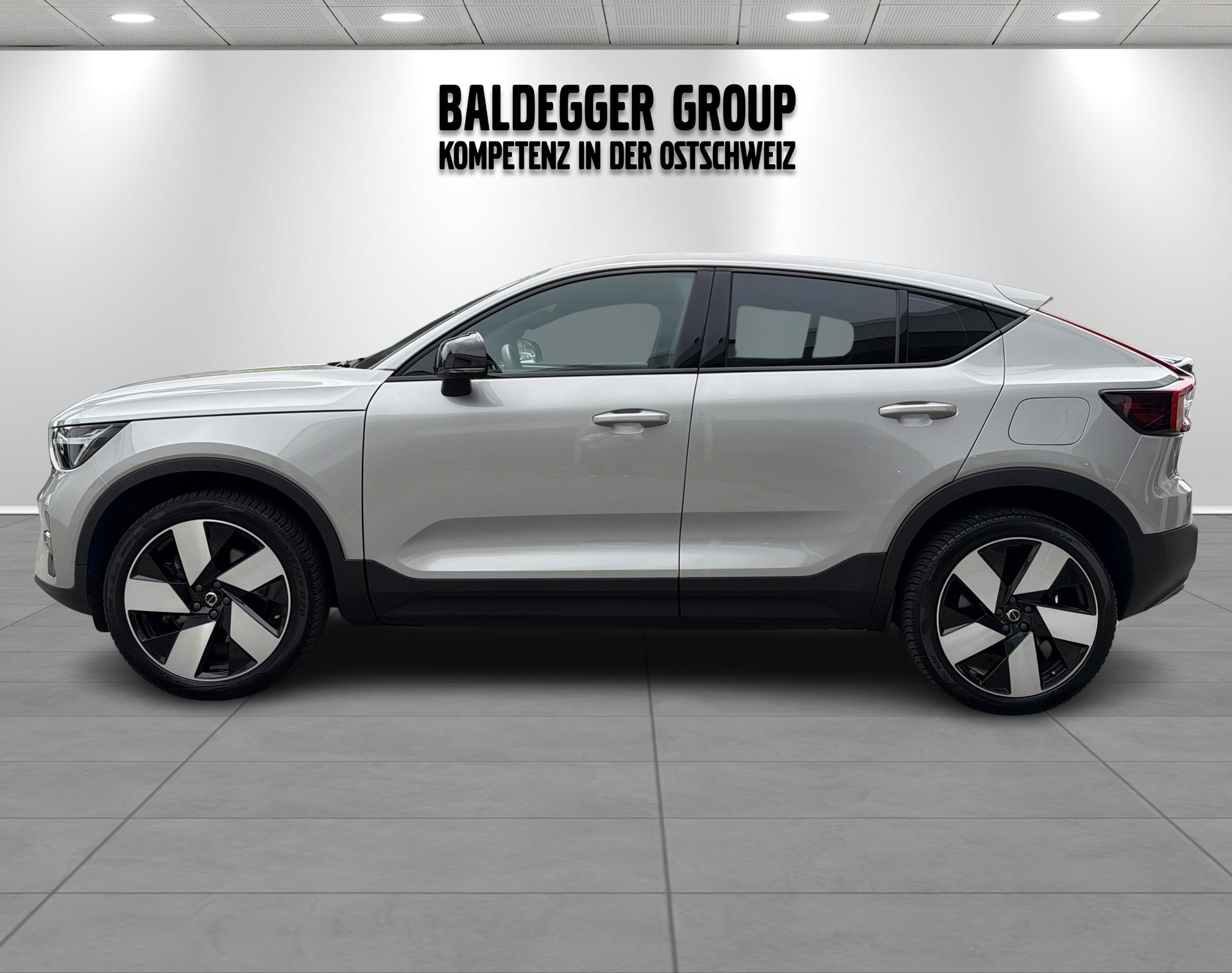 VOLVO C40 E80 Core-showroom-element-1