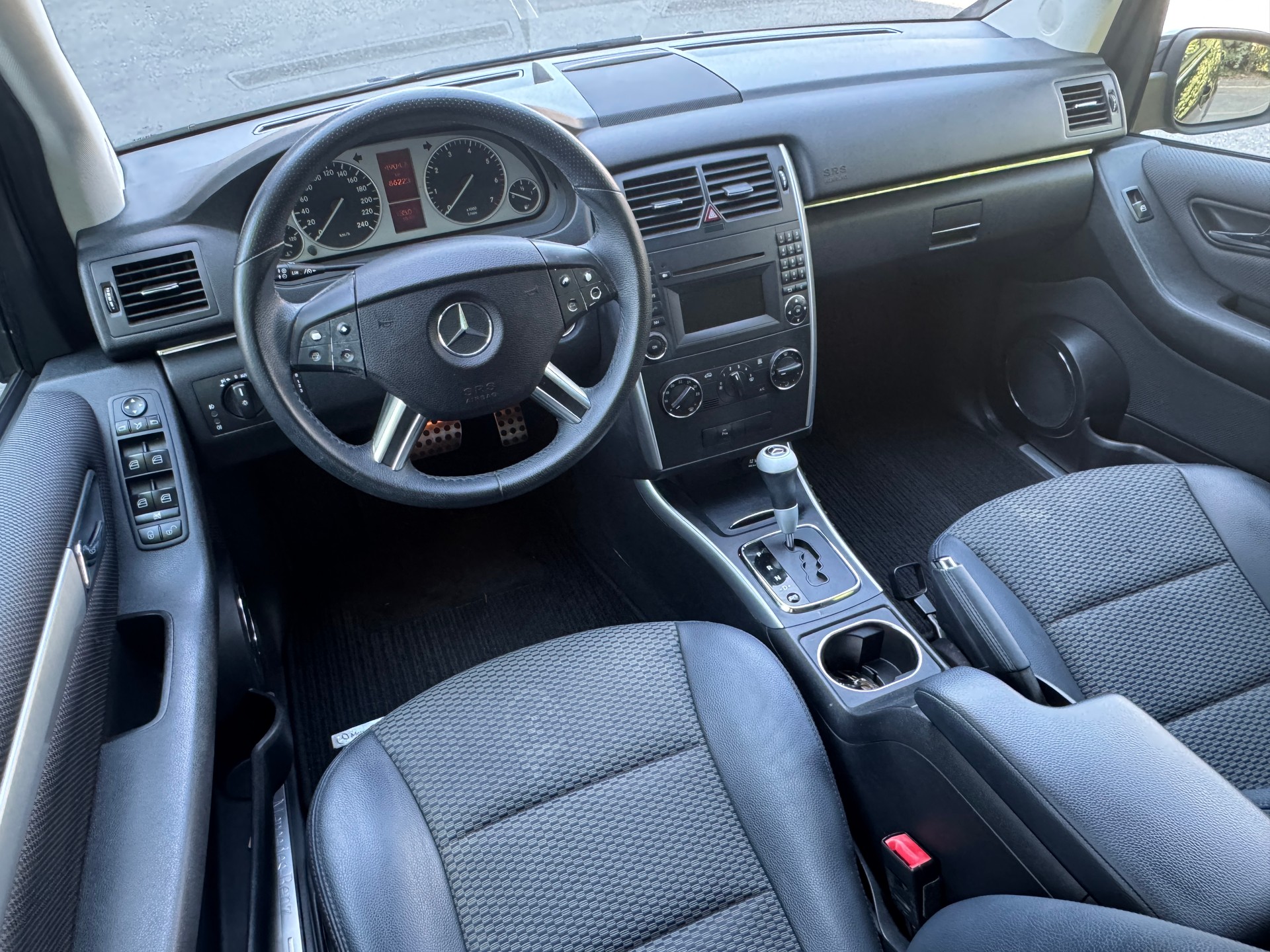 MERCEDES-BENZ B 200 Autotronic-image-10