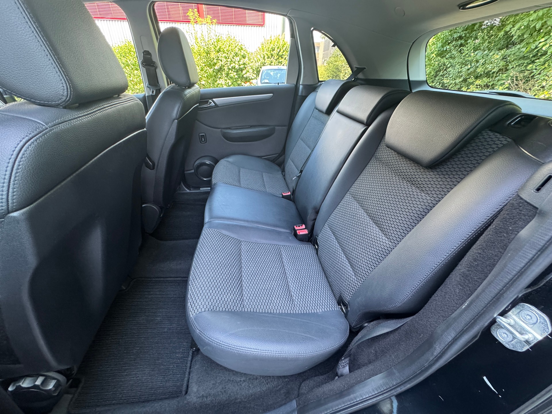 MERCEDES-BENZ B 200 Autotronic-image-8