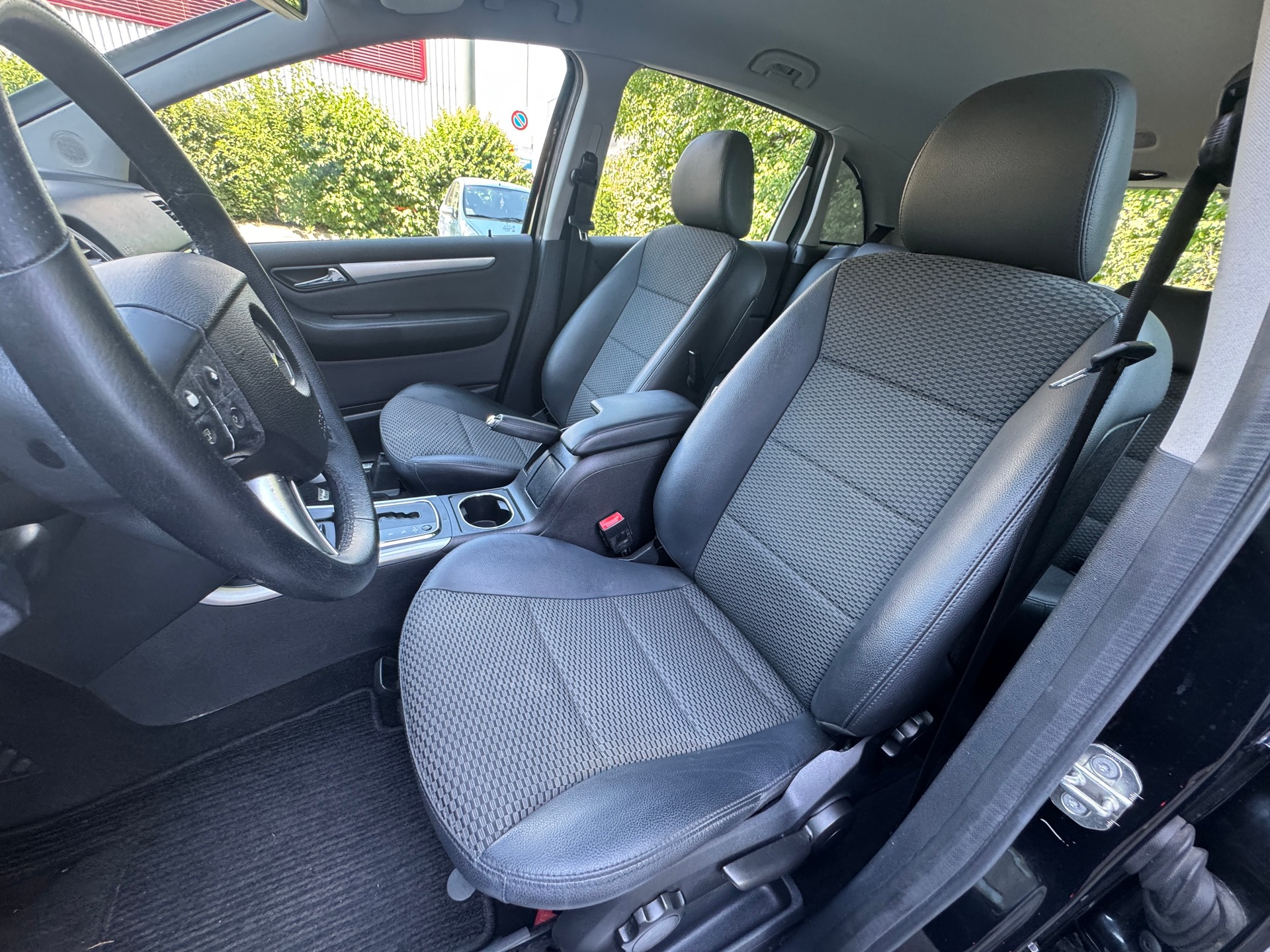 MERCEDES-BENZ B 200 Autotronic-image-6