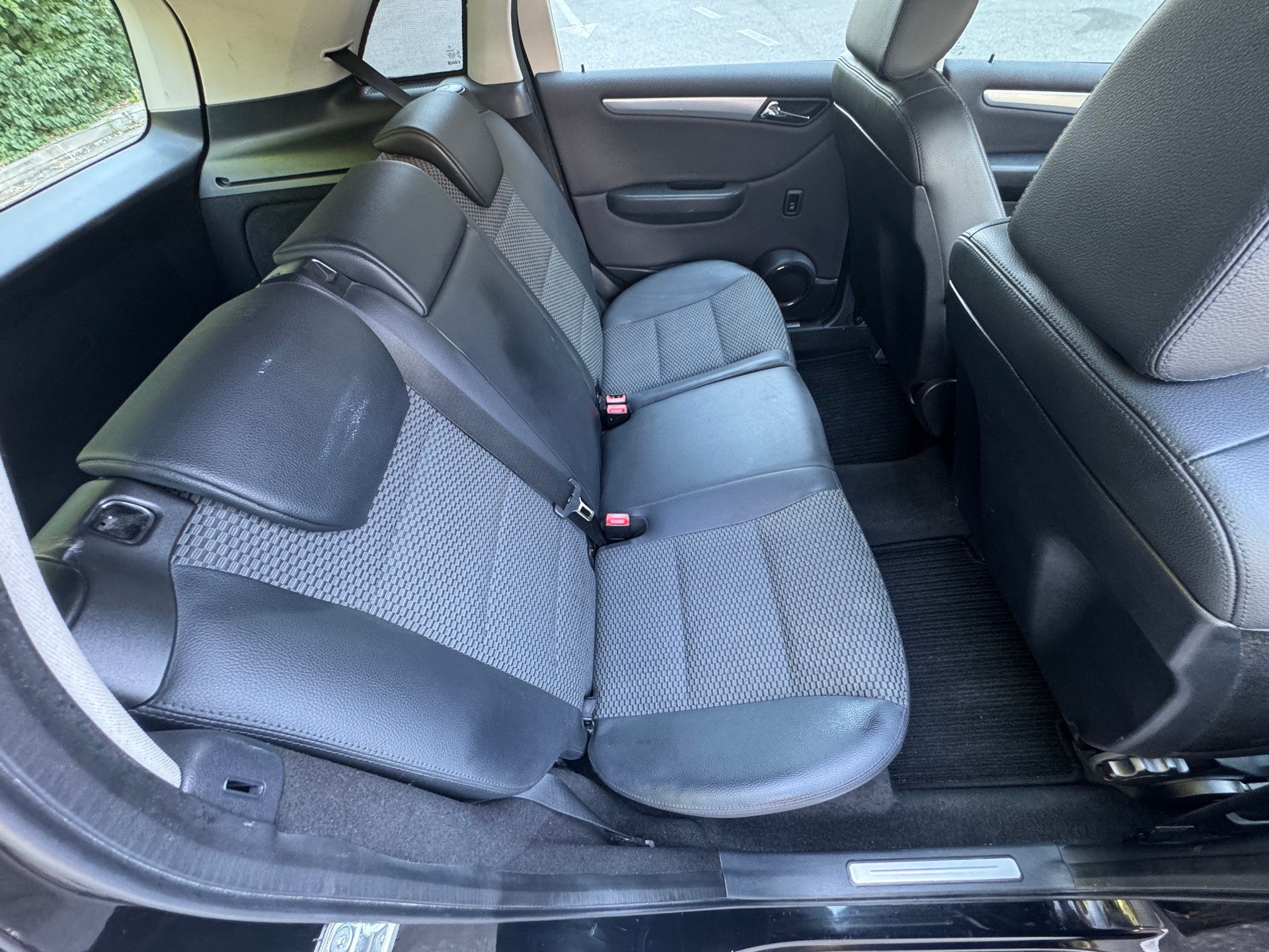 MERCEDES-BENZ B 200 Autotronic-image-9