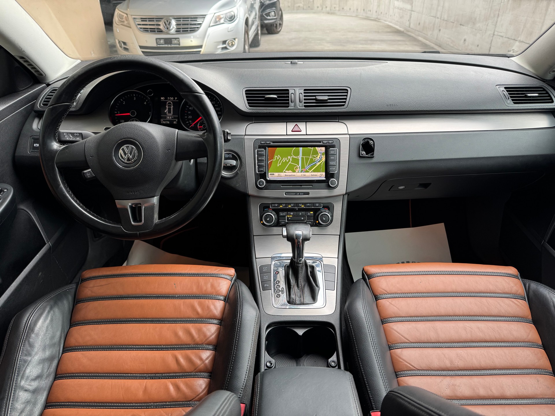 VW Passat Variant 2.0 TDI Highline 4Motion DSG-image-9