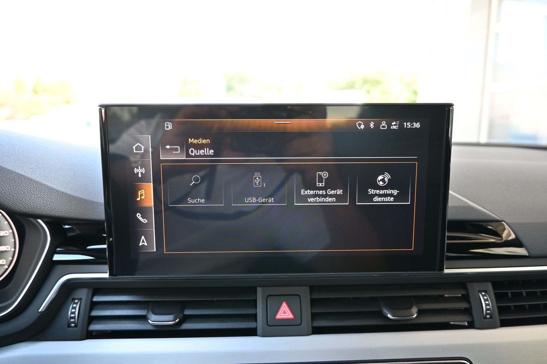 AUDI A4 Avant 40 TFSI S line S-tronic quattro + AHK 1700kg-image-29