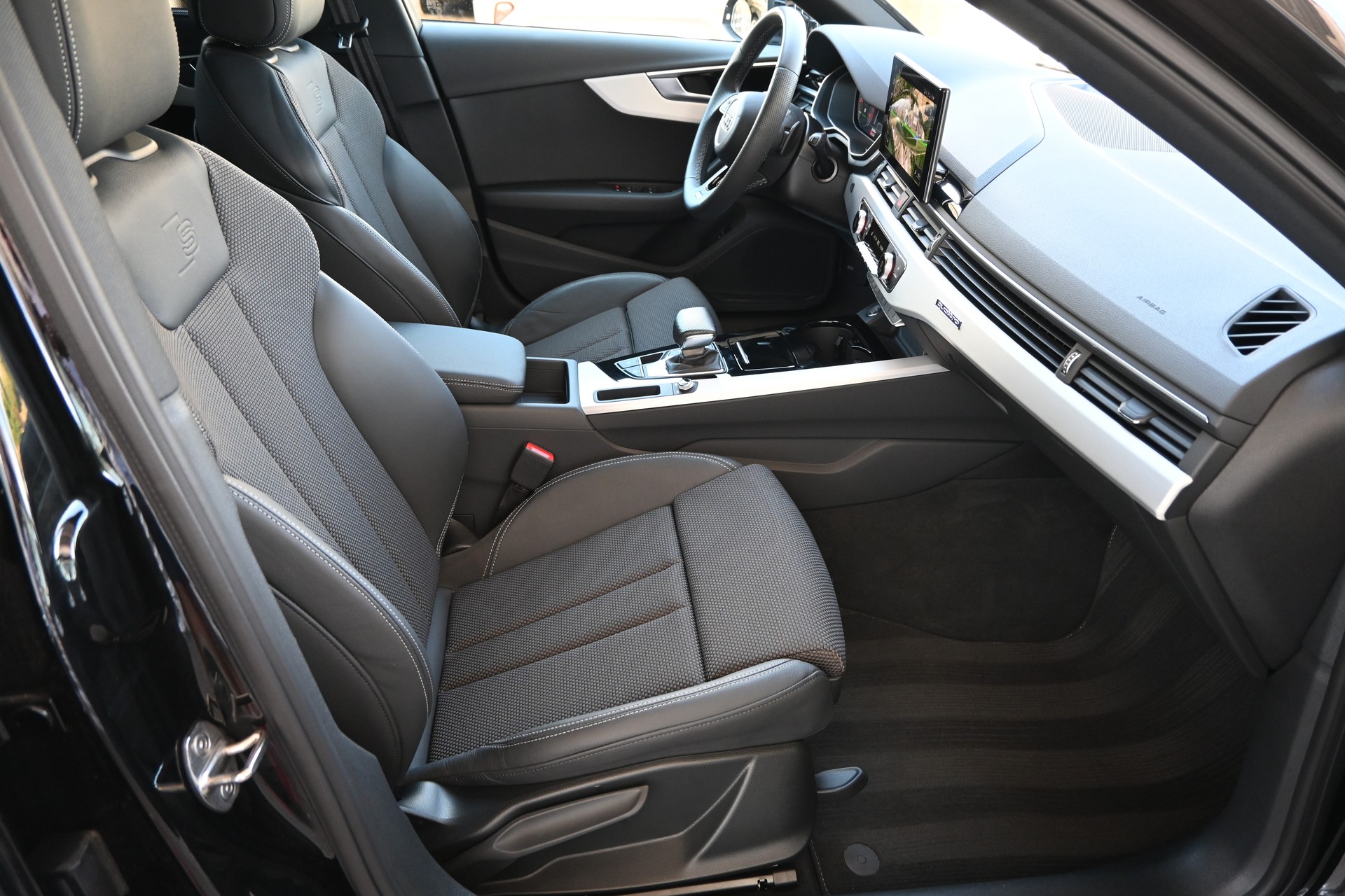 AUDI A4 Avant 40 TFSI S line S-tronic quattro + AHK 1700kg-image-14
