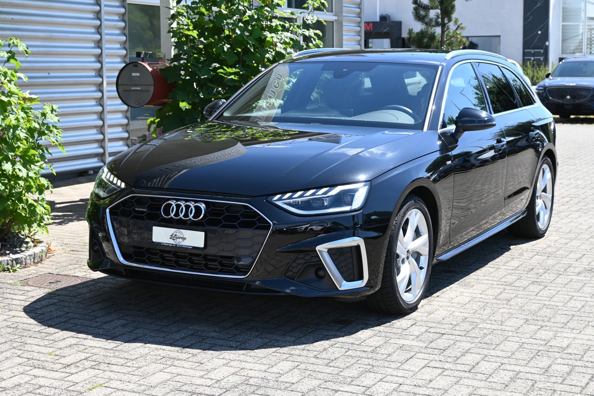 AUDI A4 Avant 40 TFSI S line S-tronic quattro + AHK 1700kg-showroom-element-1