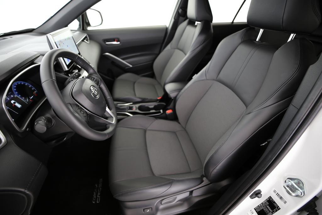TOYOTA Corolla Cross 2.0 HSD Trend AWD-i-showroom-element-3