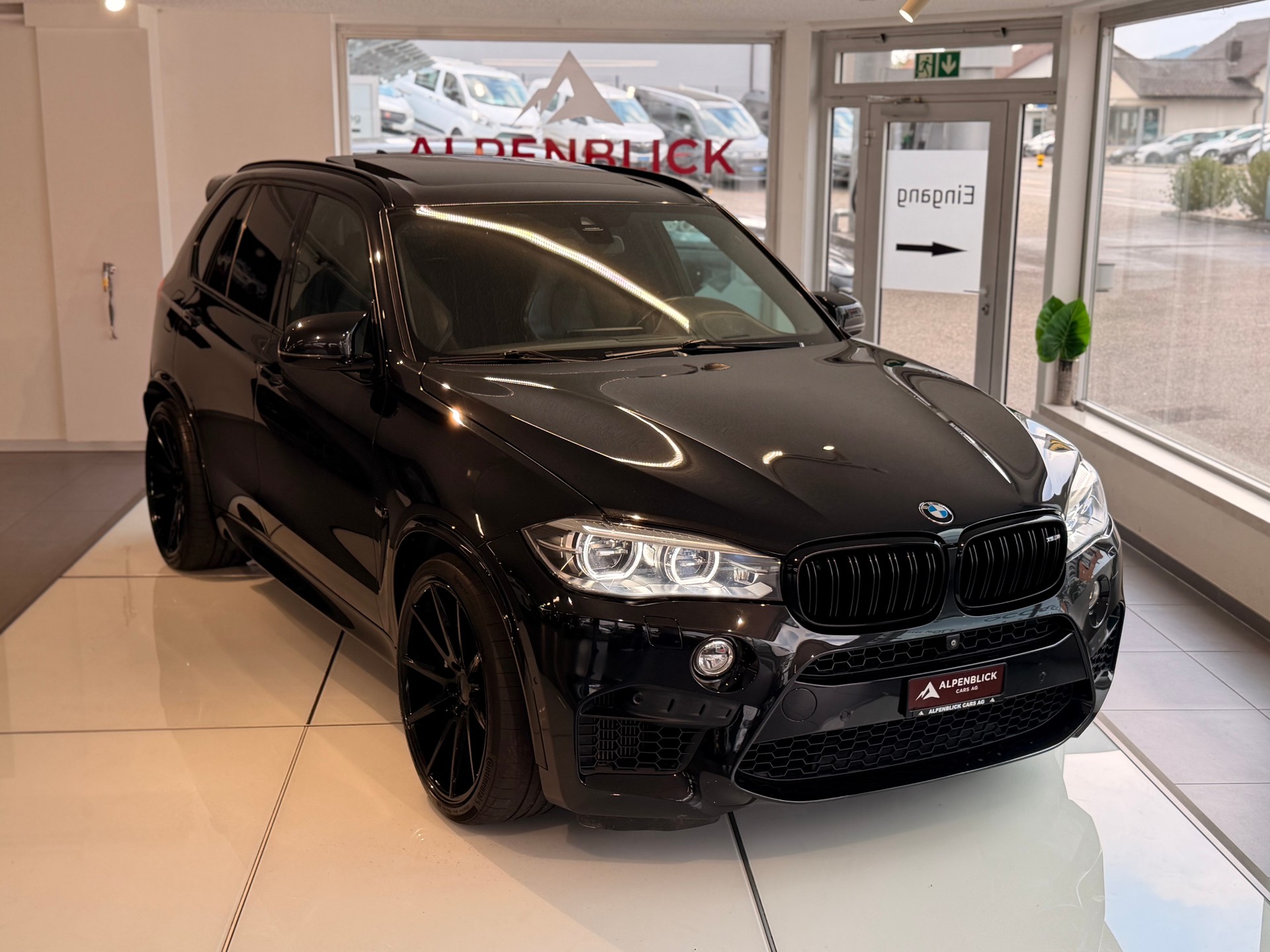 BMW X5M Steptronic-showroom-element-2