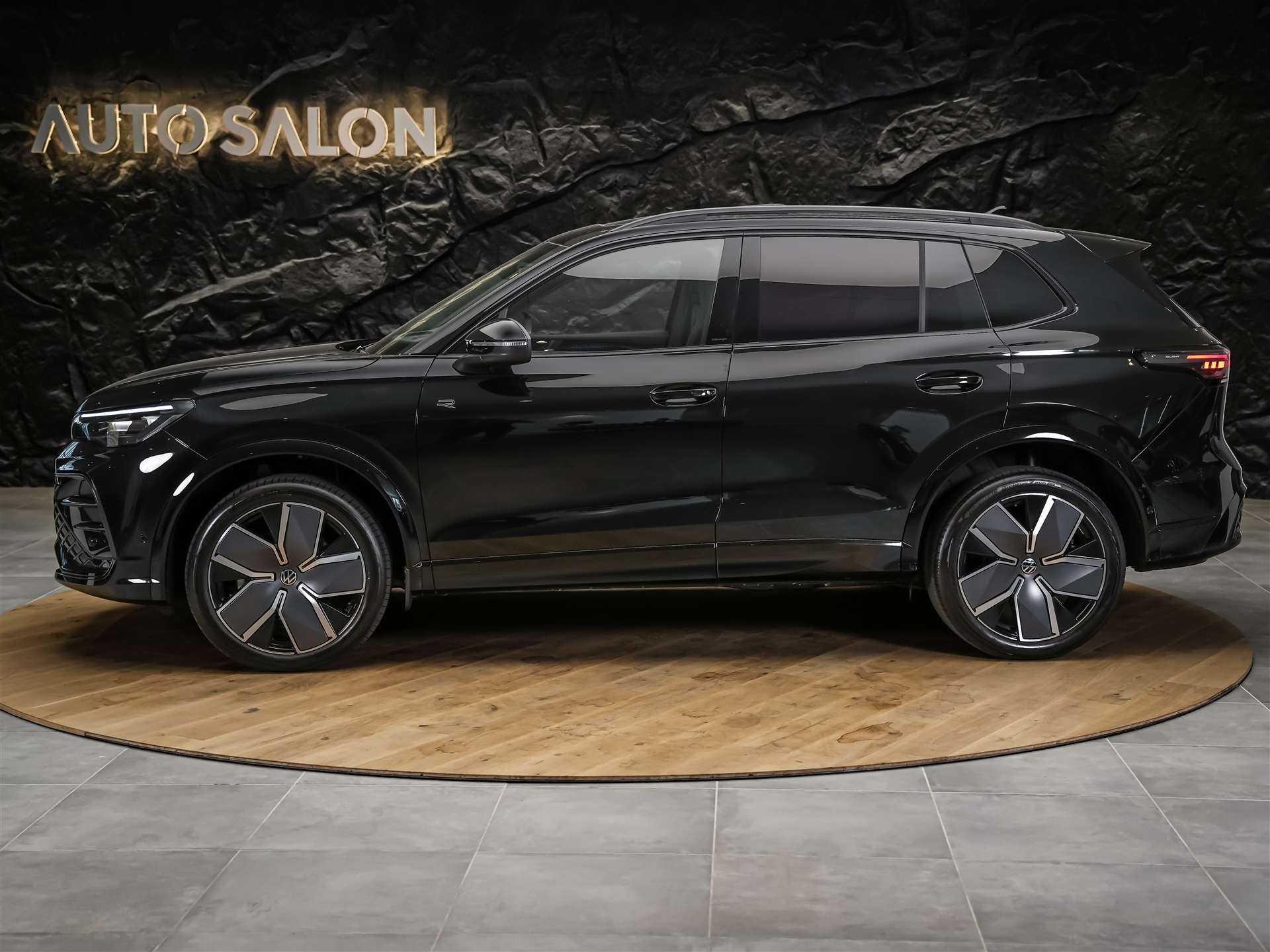 VW Tiguan 2.0 TDI SCR R-Line 4Motion DSG *Massage*Abstandsregler*Panorama*-showroom-element-1