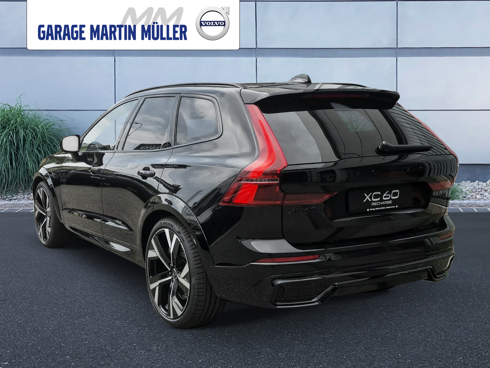 VOLVO XC60 2.0 T6 TE Black Edition eAWD-showroom-element-2