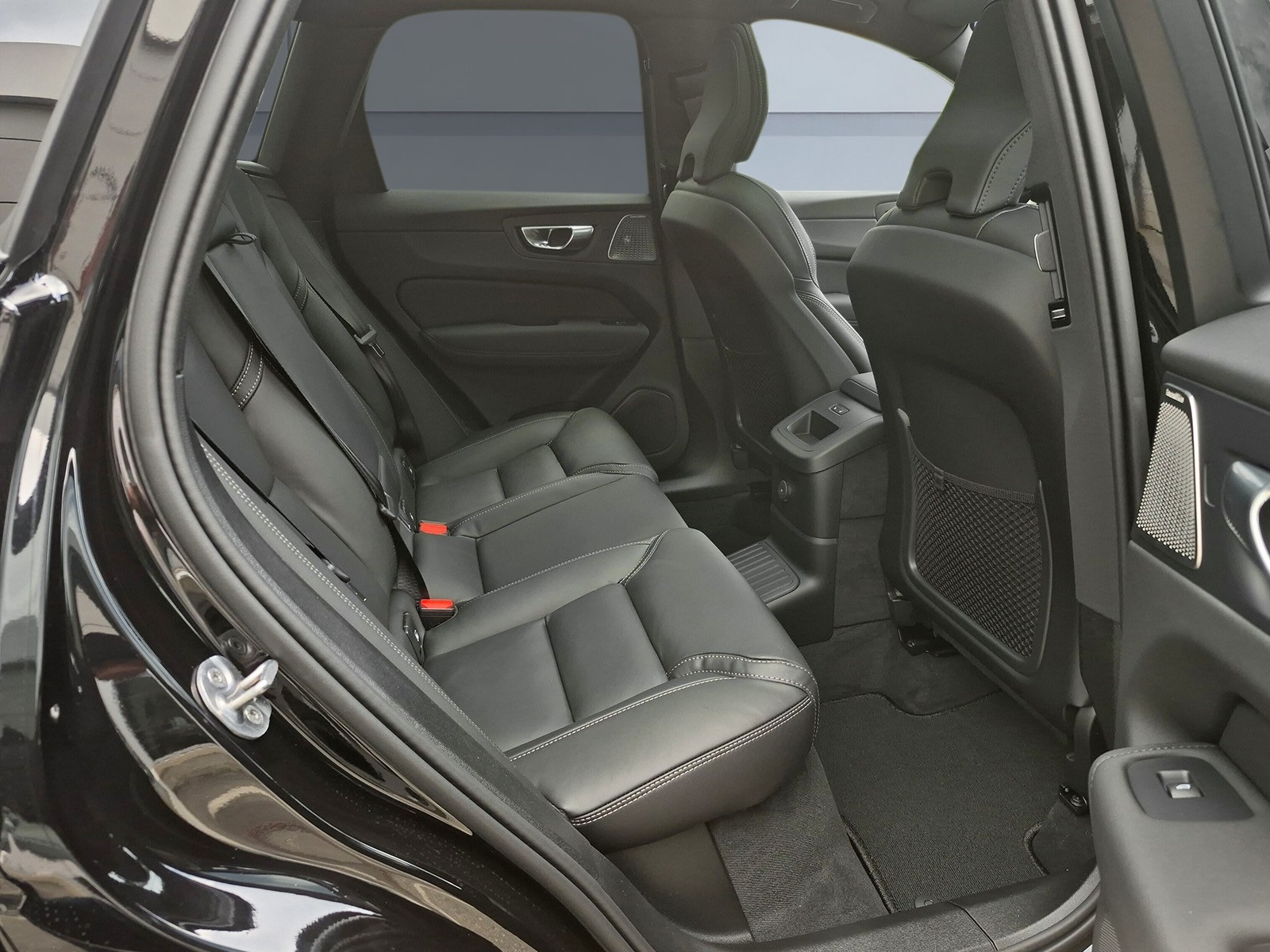 VOLVO XC60 2.0 T6 TE Black Edition eAWD-image-13