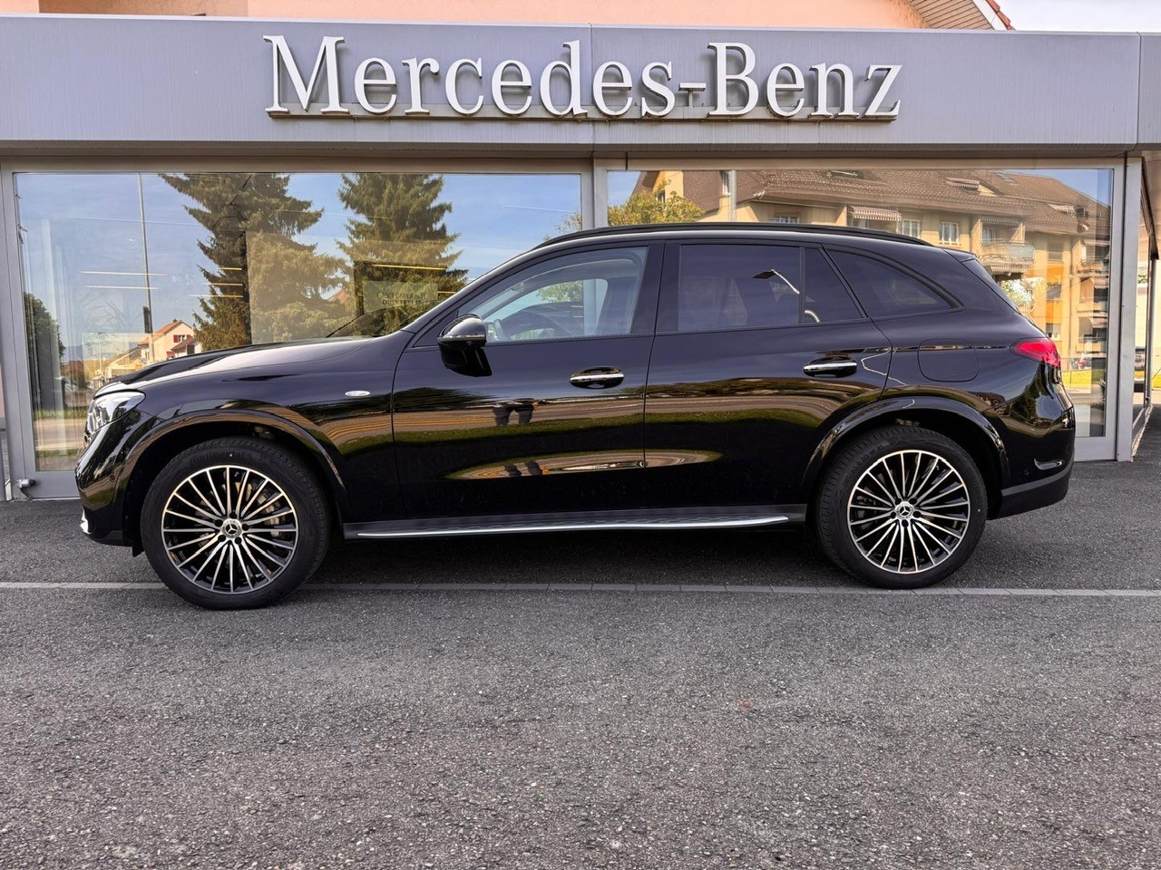 MERCEDES-BENZ GLC 300 e 4Matic EQ Star 9G-Tronic-showroom-element-2