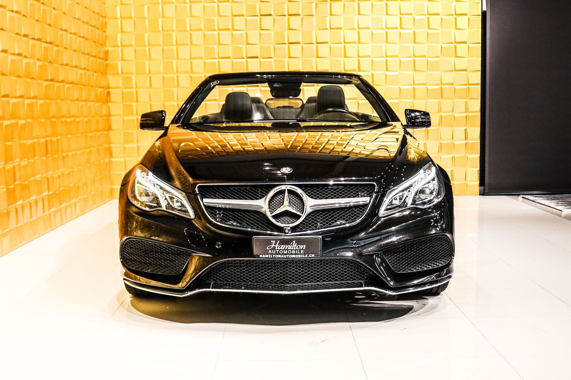 MERCEDES-BENZ E 250 7G-Tronic-showroom-element-2