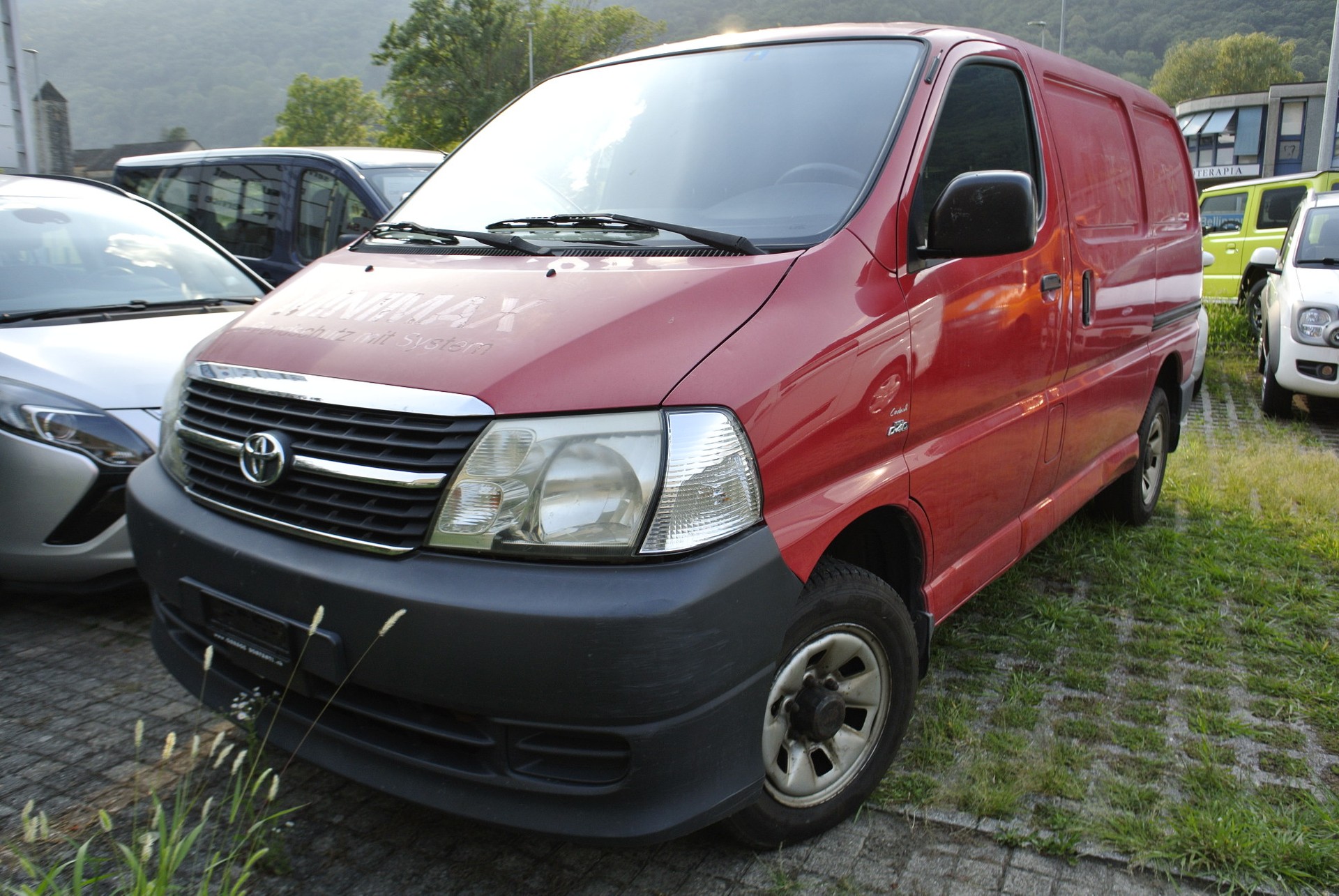 TOYOTA Hiace D-4D Van 4WD SWB-showroom-element-1