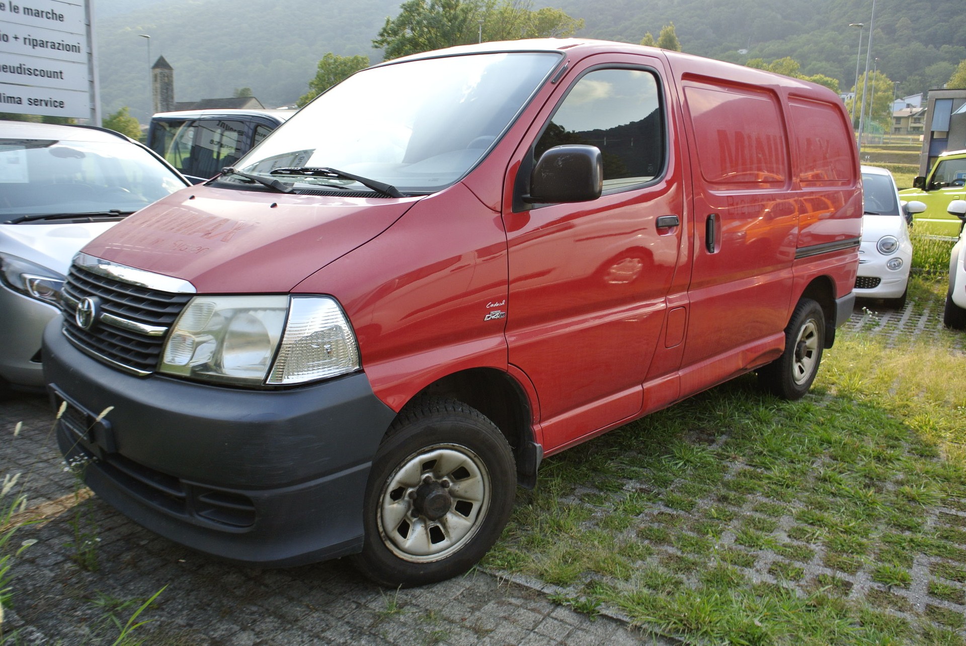 TOYOTA Hiace D-4D Van 4WD SWB