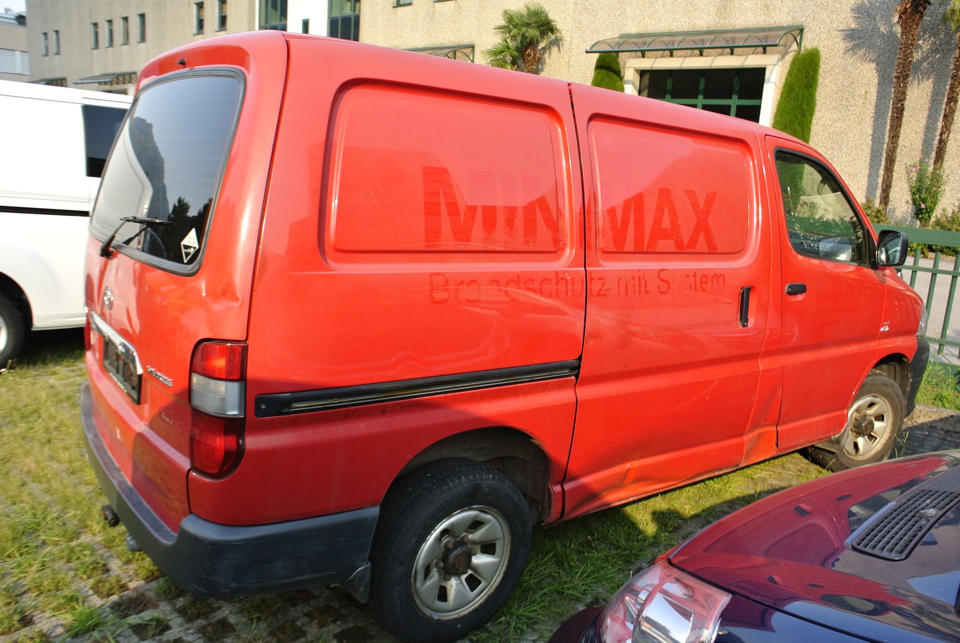 TOYOTA Hiace D-4D Van 4WD SWB-showroom-element-3
