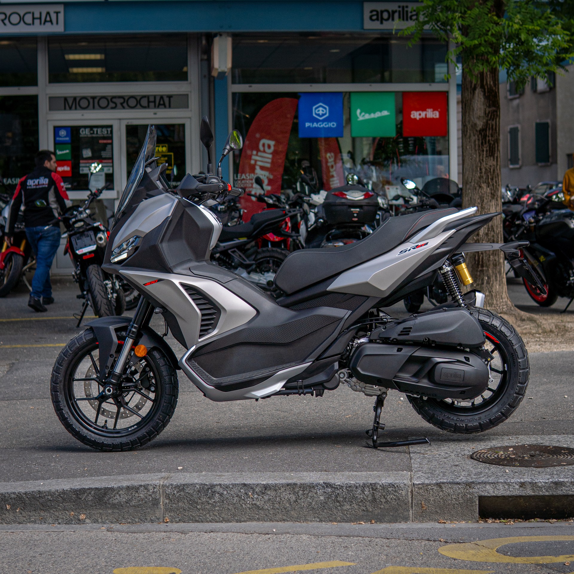 APRILIA SRGT400-image-0