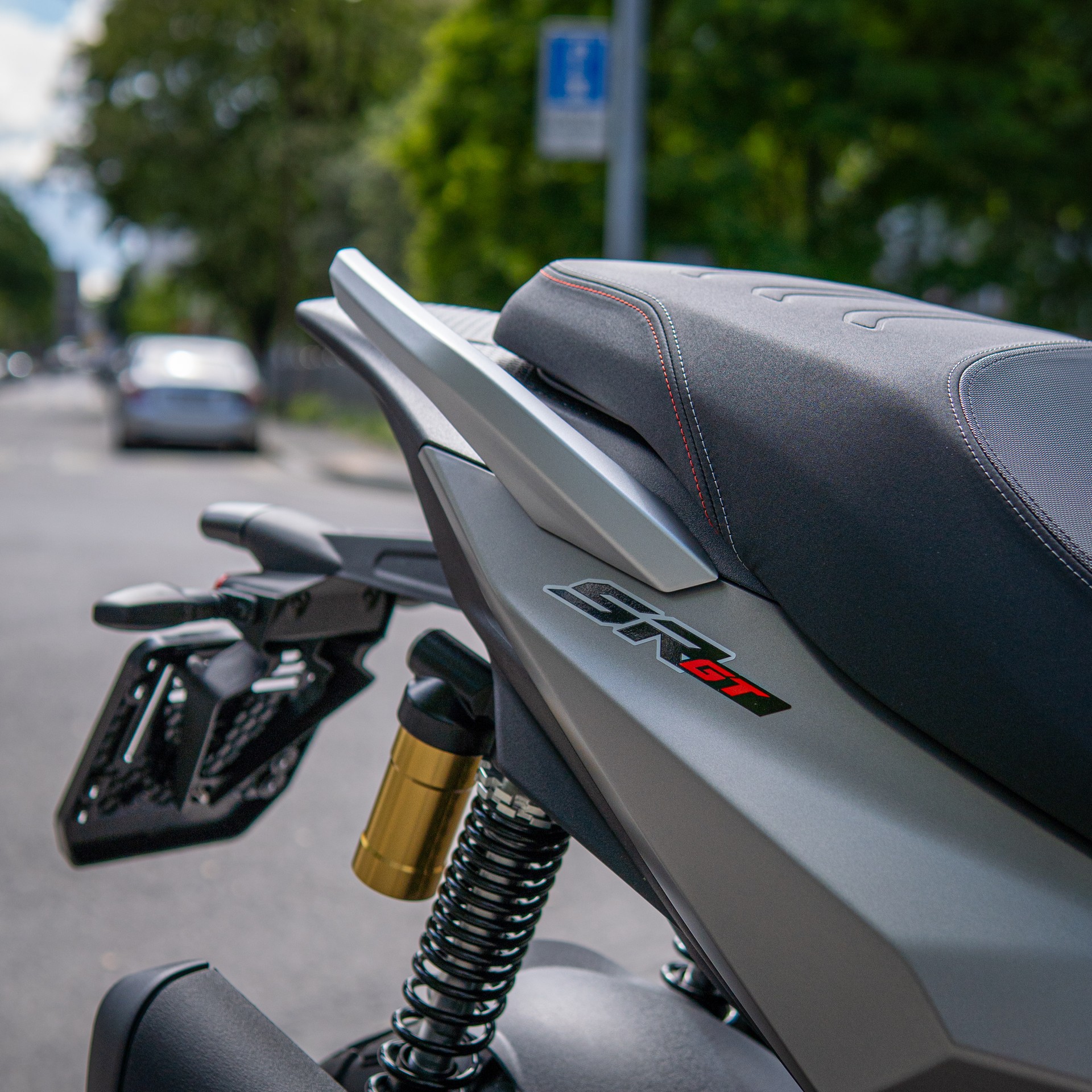 APRILIA SRGT400-image-4