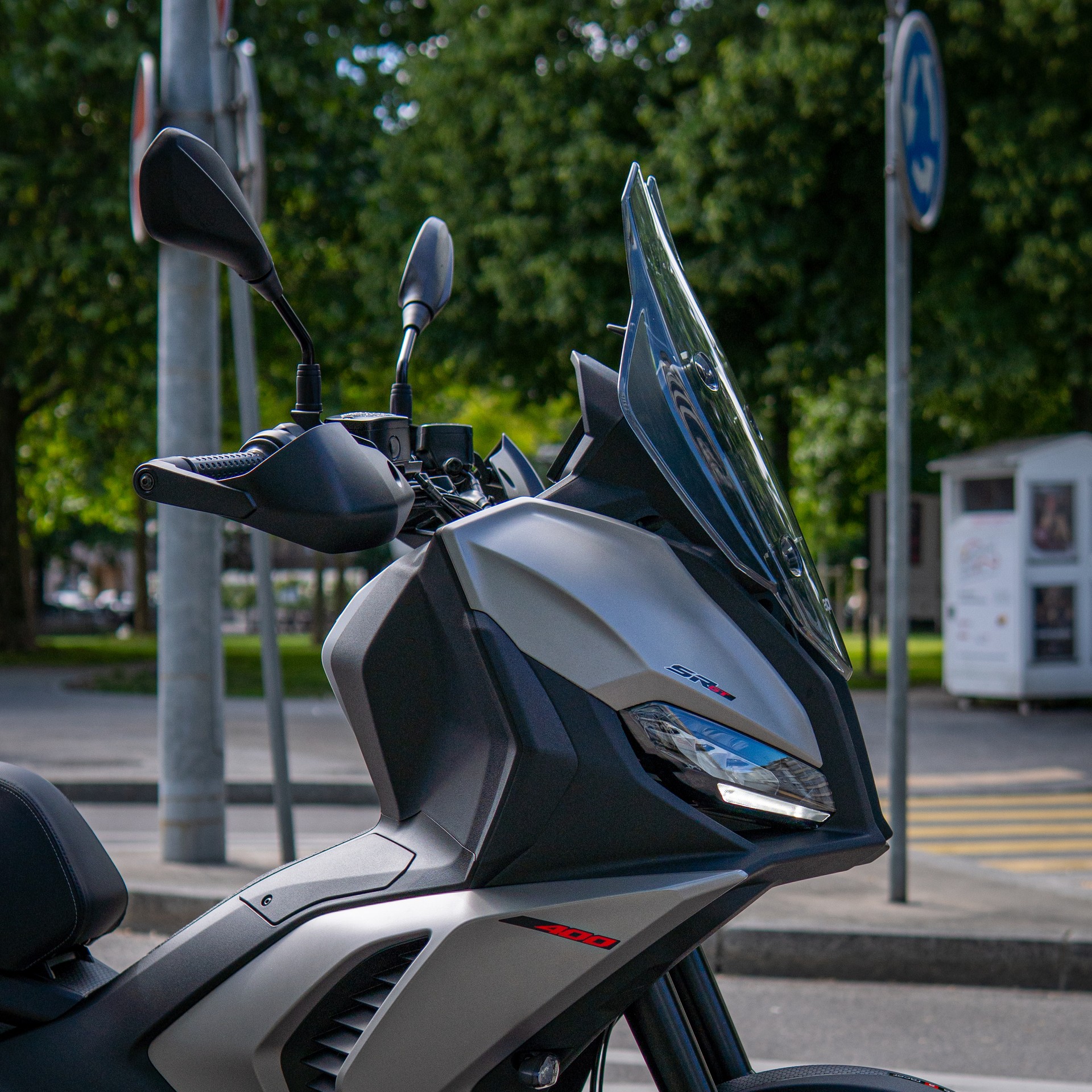 APRILIA SRGT400-image-3