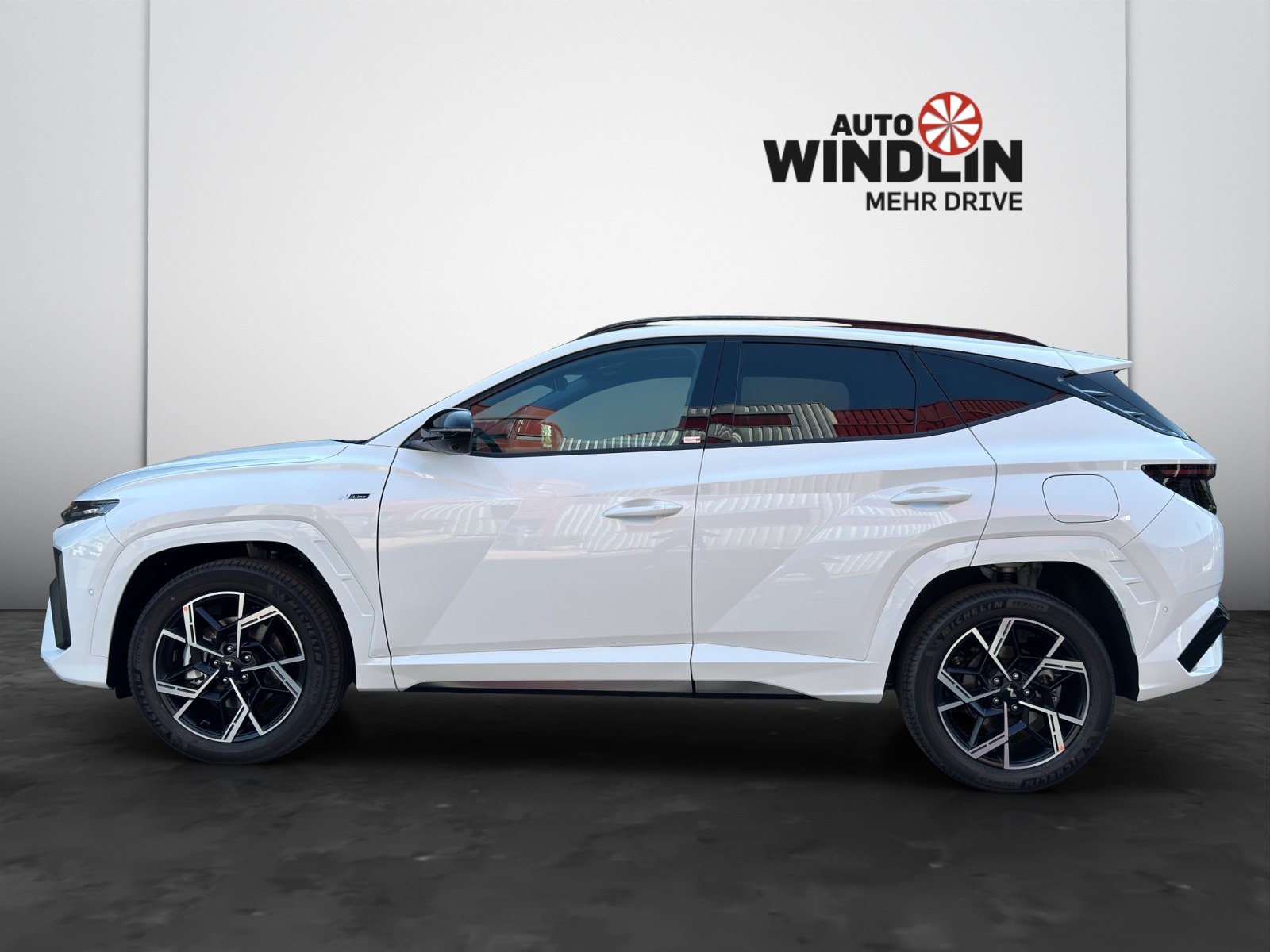 HYUNDAI Tucson 1.6 T-GDi HEV N-Line Sunroof 4WD MY27-showroom-element-2