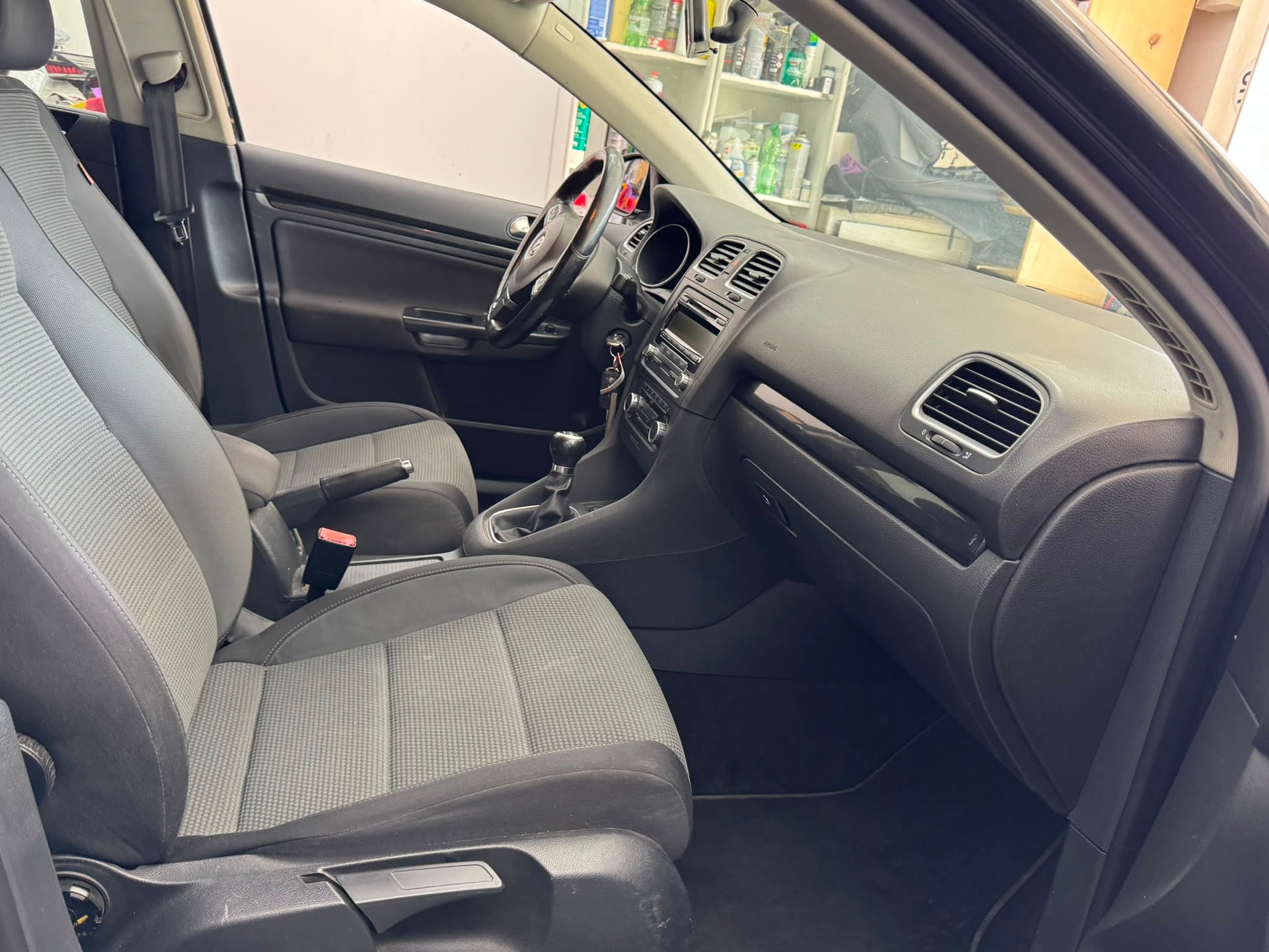 VW Golf Variant 1.6 TDI Comfortline 4Motion-image-11