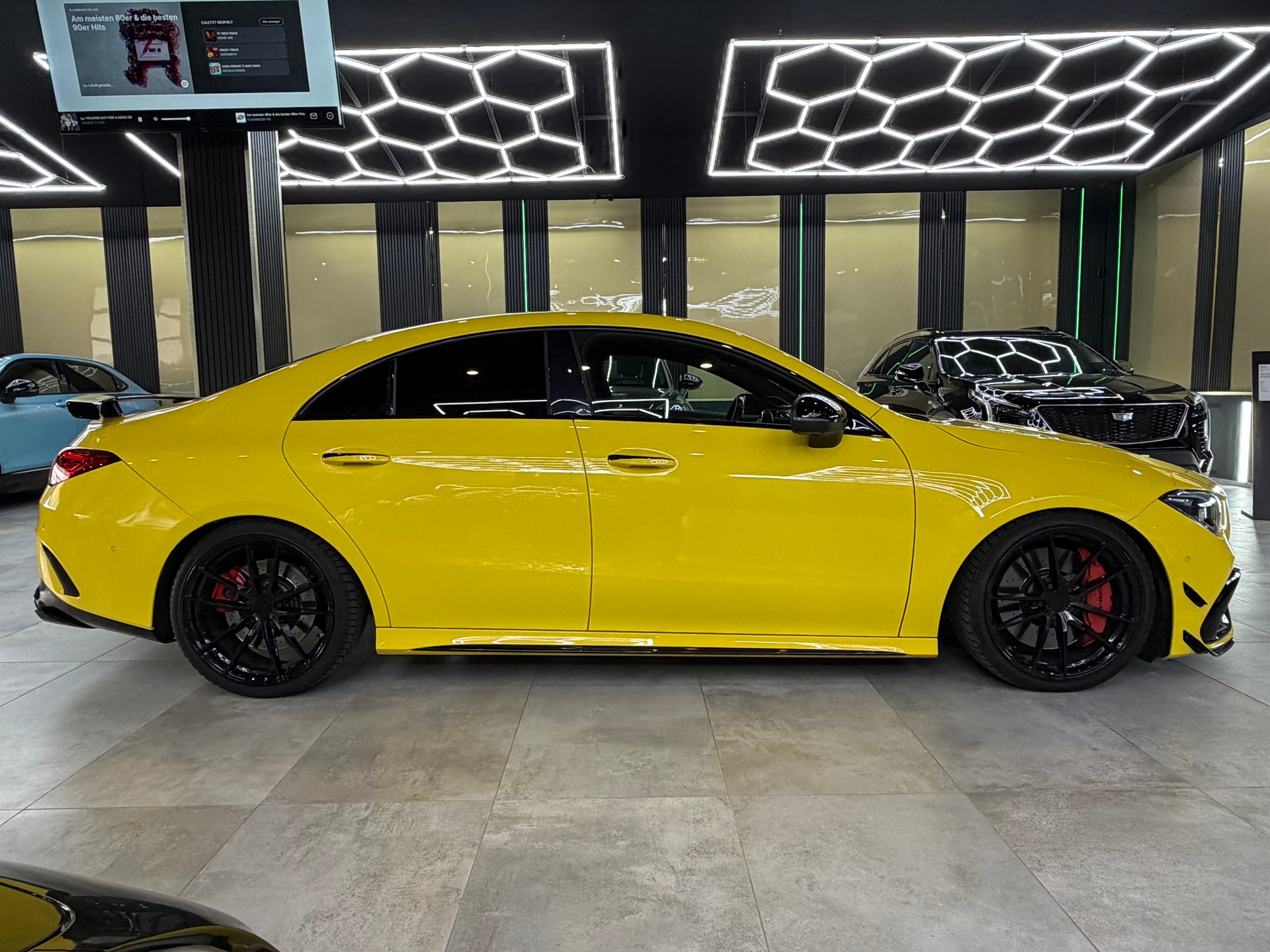 MERCEDES-BENZ CLA 45 S AMG 4Matic+ 8G-DCT-showroom-element-3
