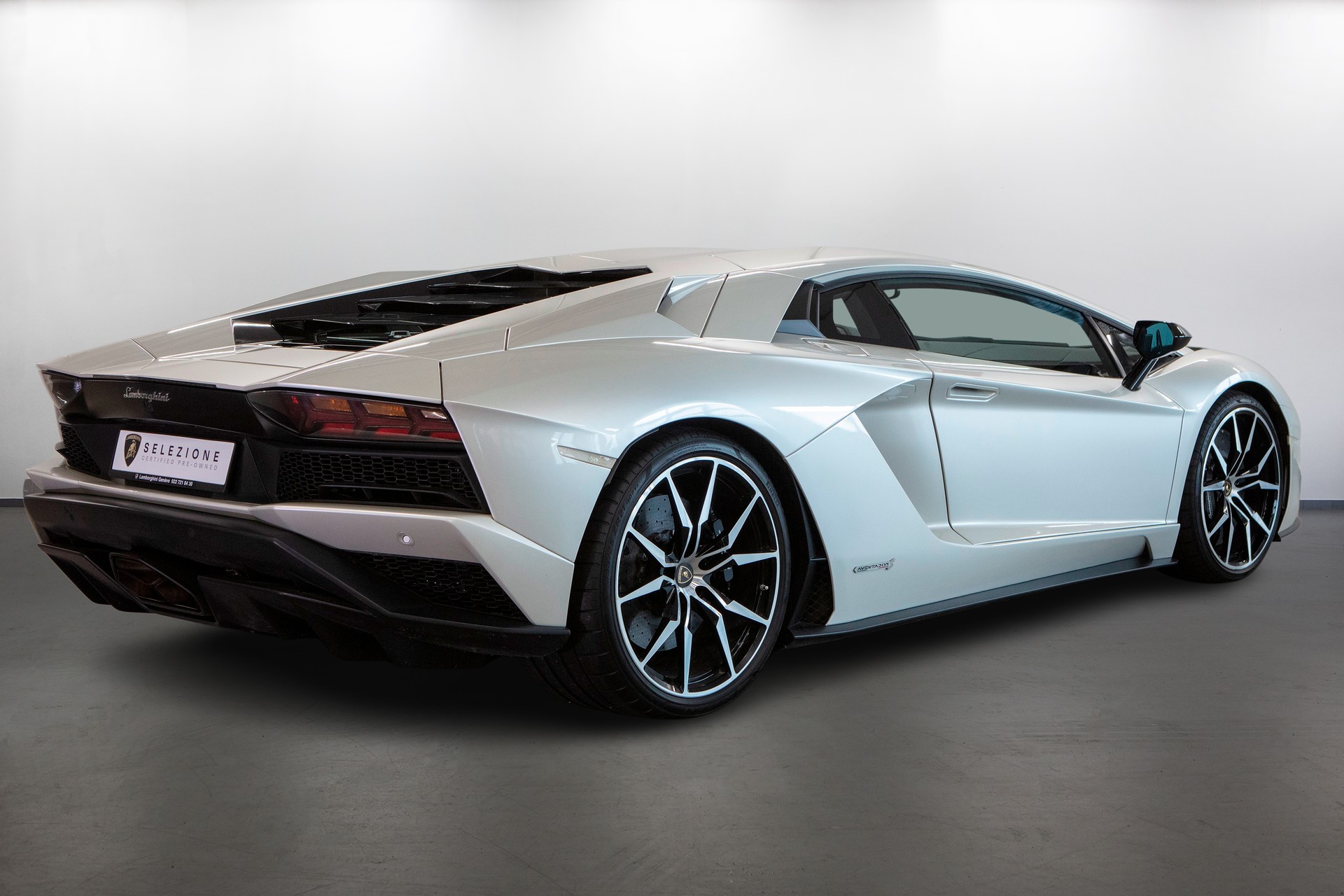 LAMBORGHINI Aventador S LP740-4 Coupé E-Gear-showroom-element-2