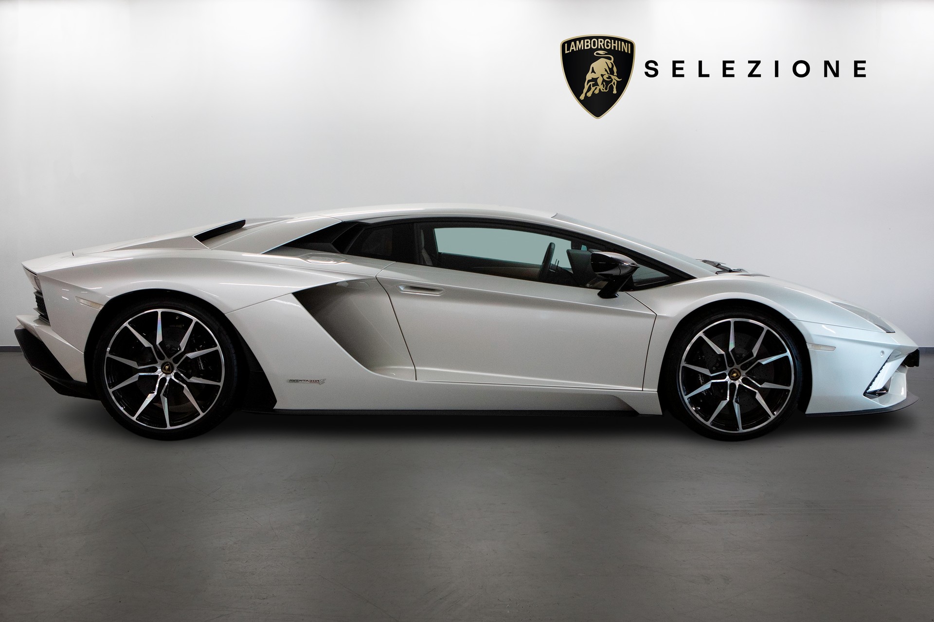 LAMBORGHINI Aventador S LP740-4 Coupé E-Gear-showroom-element-1