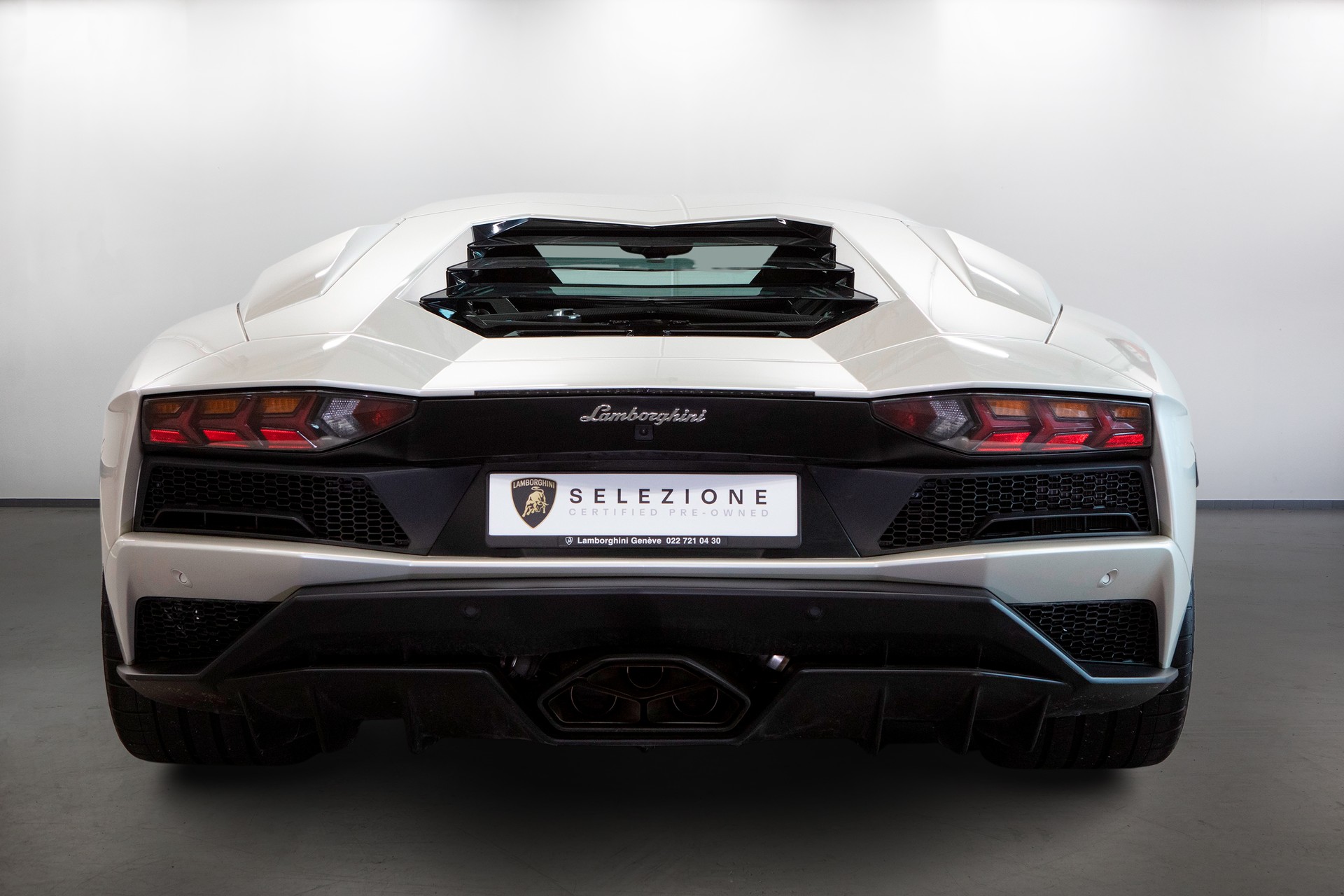 LAMBORGHINI Aventador S LP740-4 Coupé E-Gear-showroom-element-3