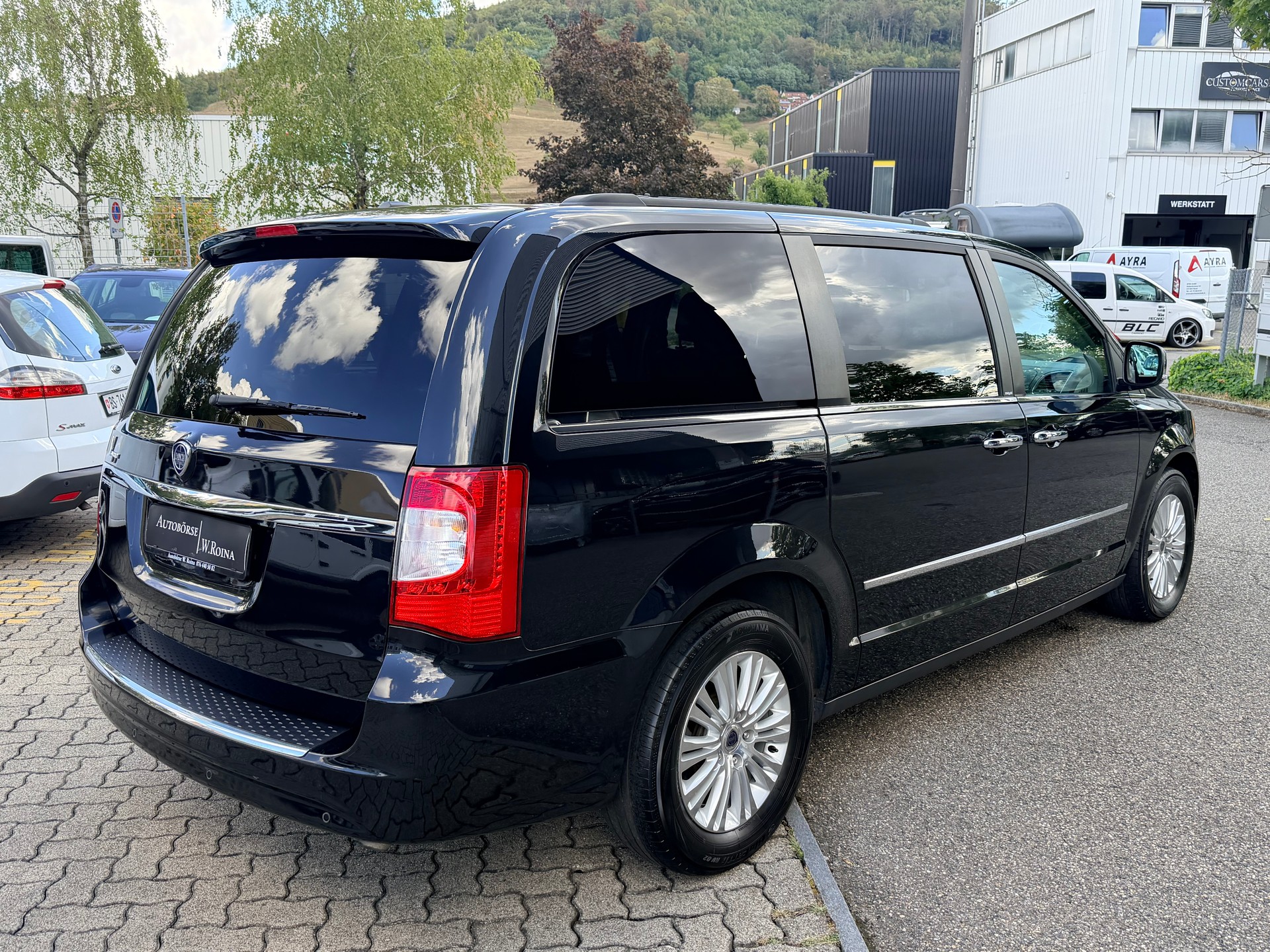LANCIA Voyager 2.8D Platinum Automatic-showroom-element-2