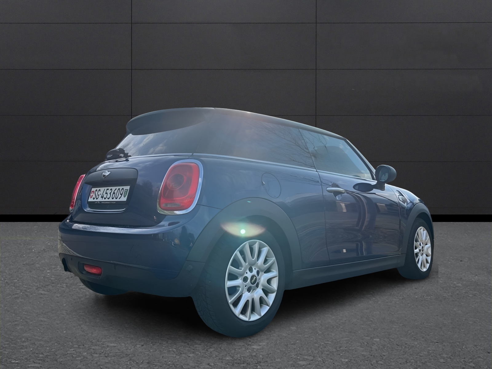 MINI One First-showroom-element-3