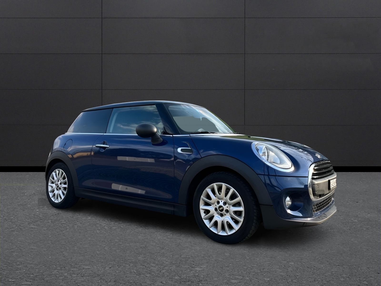 MINI One First-showroom-element-2