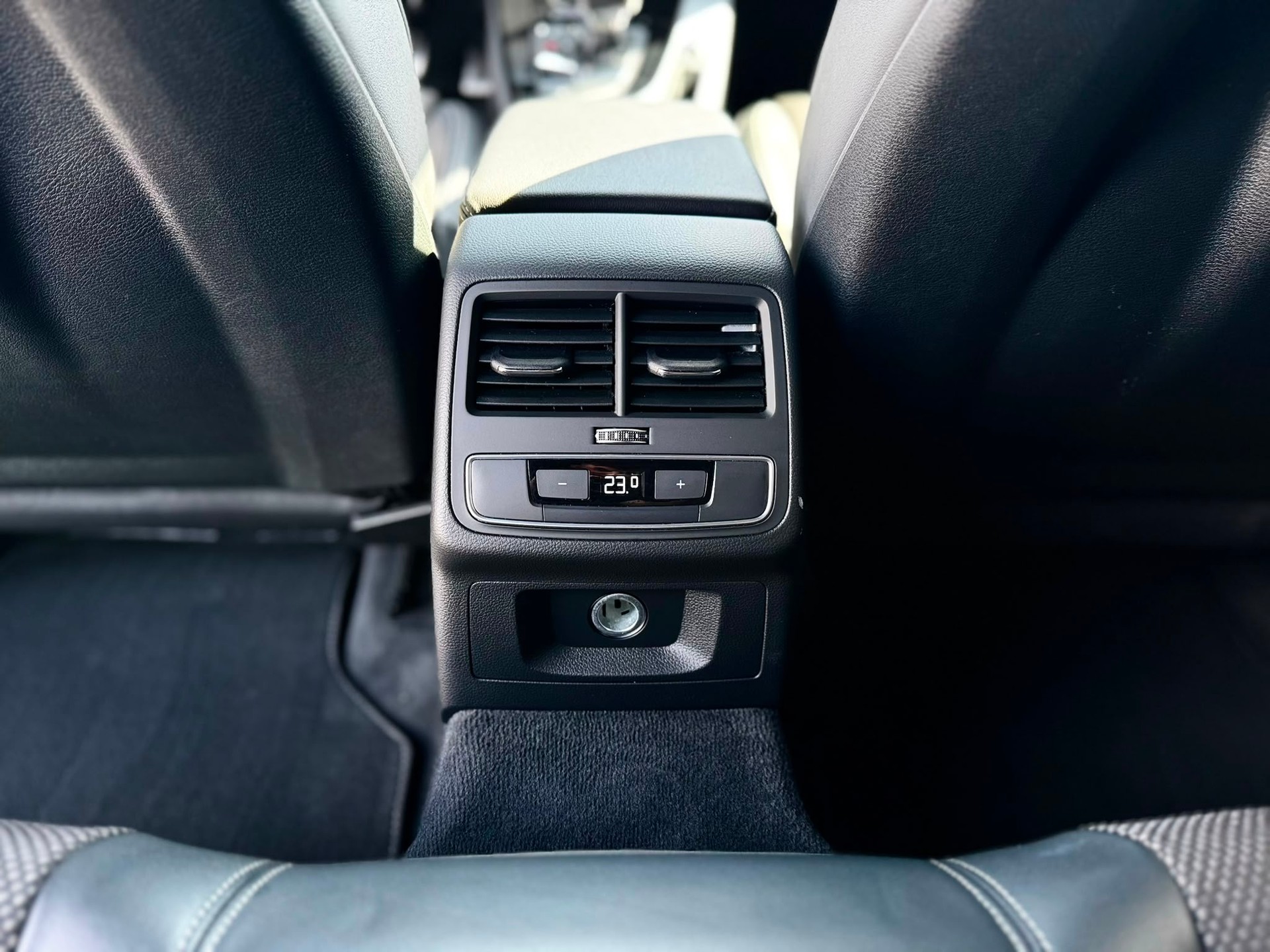 AUDI A4 Avant 45 TFSI S line S-tronic quattro-image-23