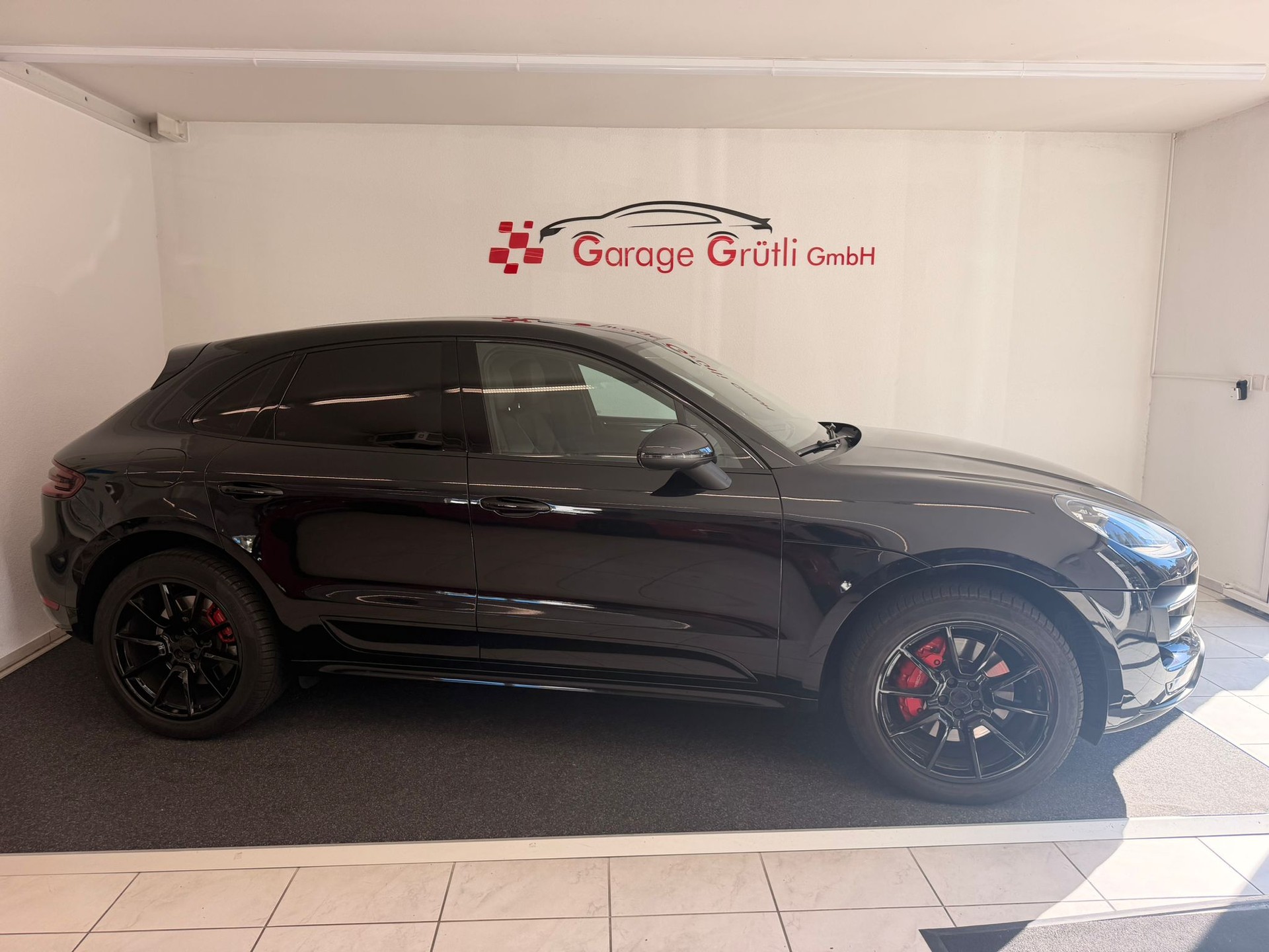 PORSCHE Macan 3.6 V6 Turbo-showroom-element-2