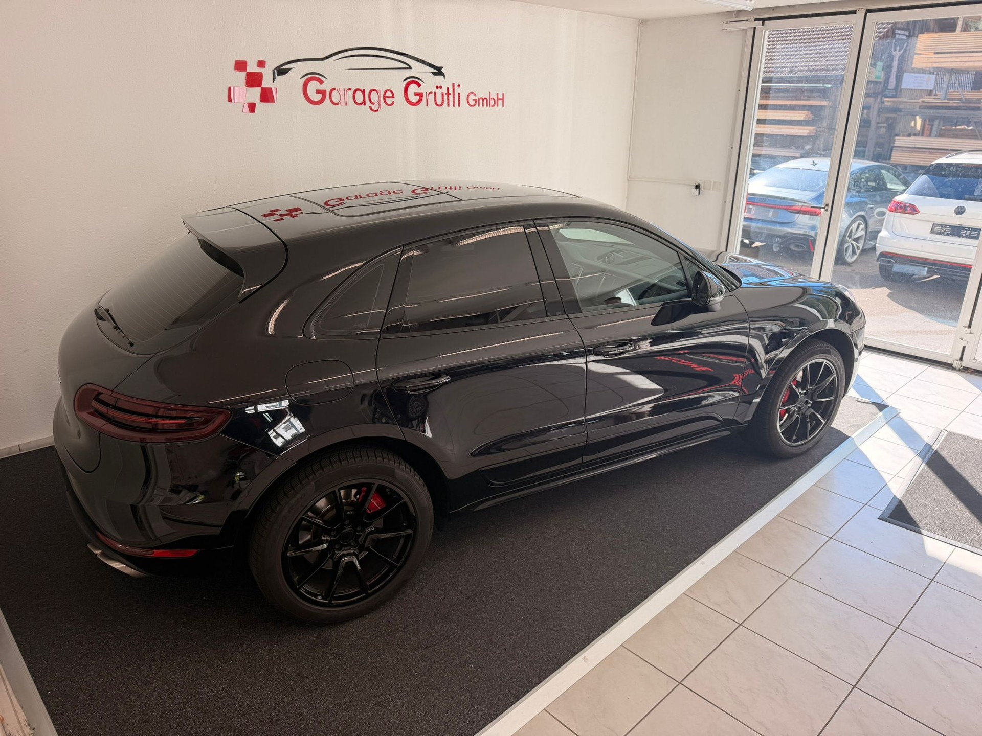 PORSCHE Macan 3.6 V6 Turbo-showroom-element-3