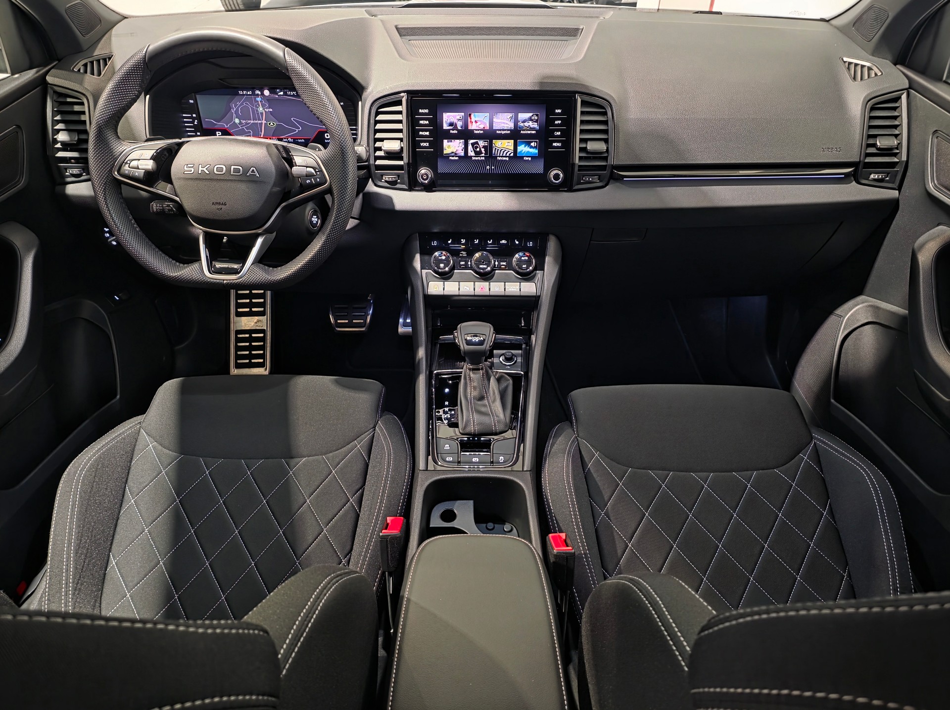 SKODA Karoq 1.5 TSI SportLine DSG-image-4