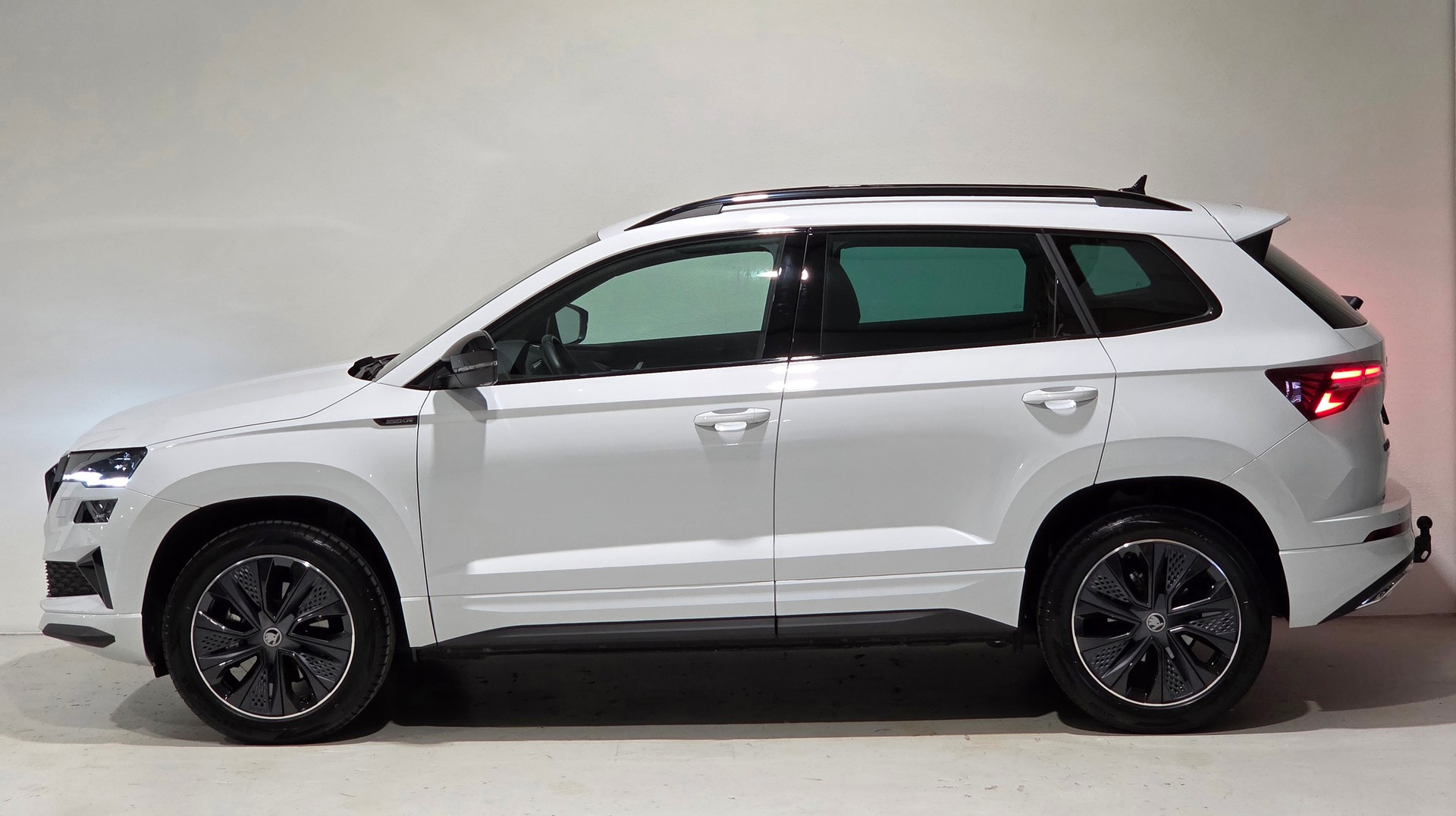 SKODA Karoq 1.5 TSI SportLine DSG-showroom-element-1