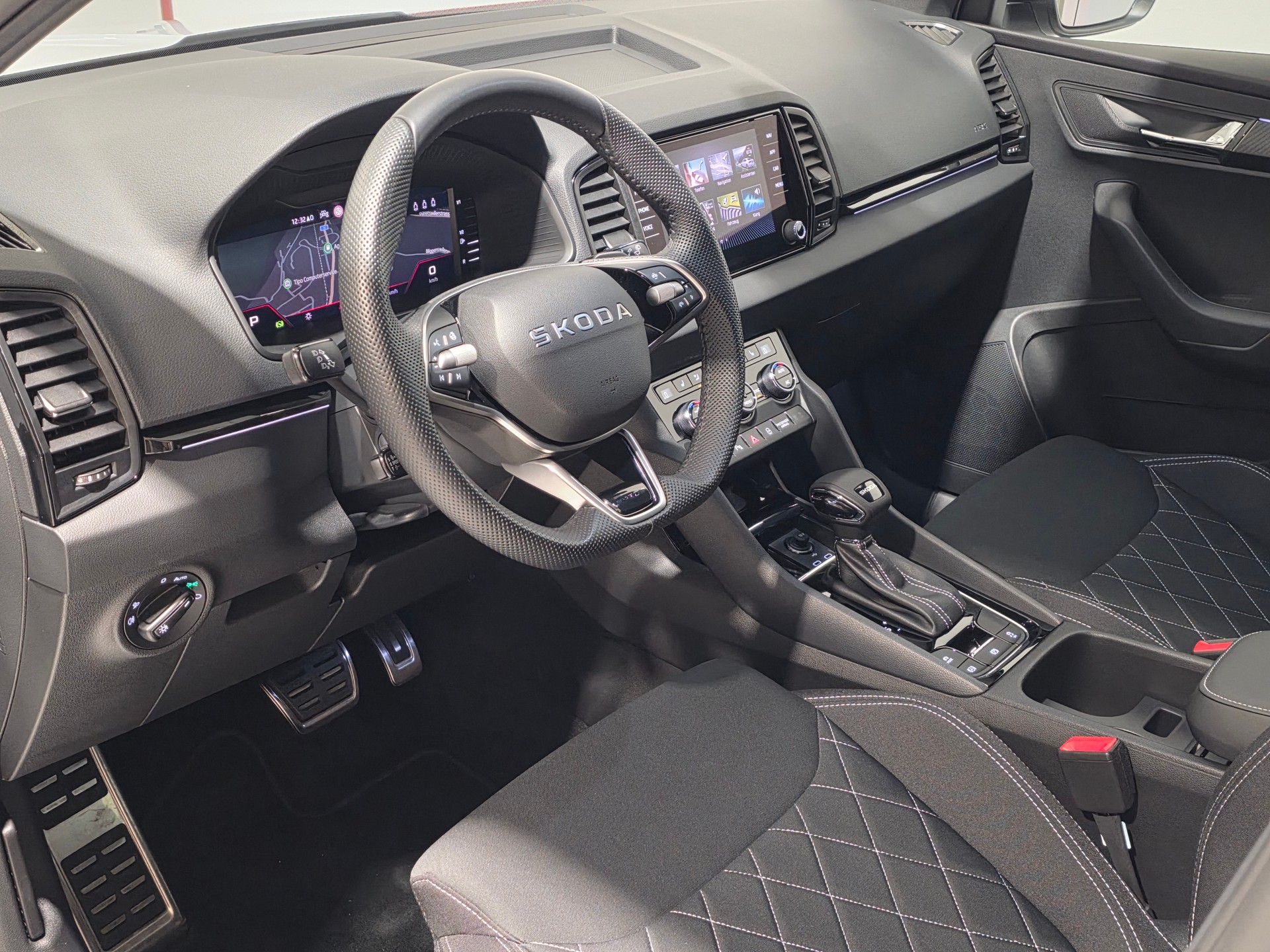 SKODA Karoq 1.5 TSI SportLine DSG-image-6