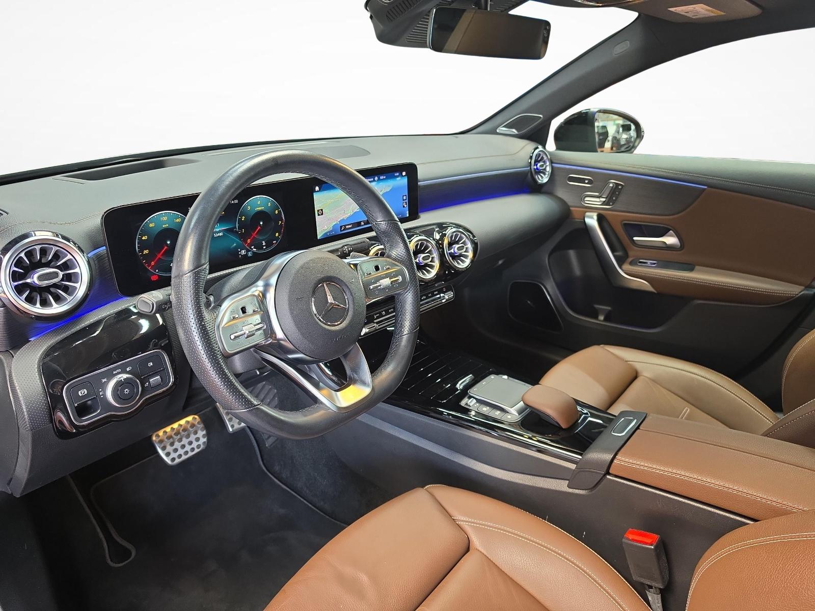 MERCEDES-BENZ A 220 4MATIC AMG Line-image-6