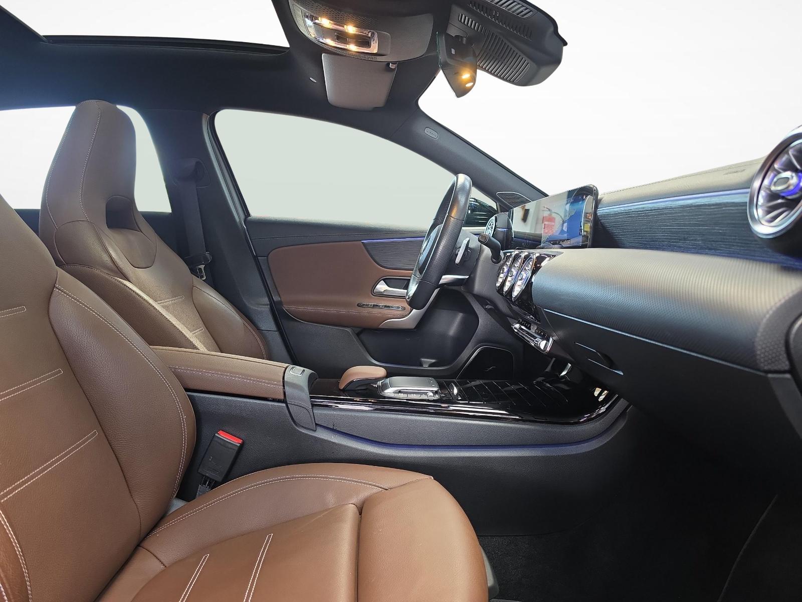 MERCEDES-BENZ A 220 4MATIC AMG Line-image-12
