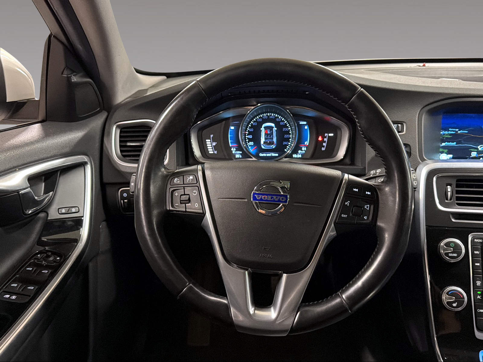 VOLVO V60 D6 AWD Plug-in Hybrid Summum Geartronic-image-8