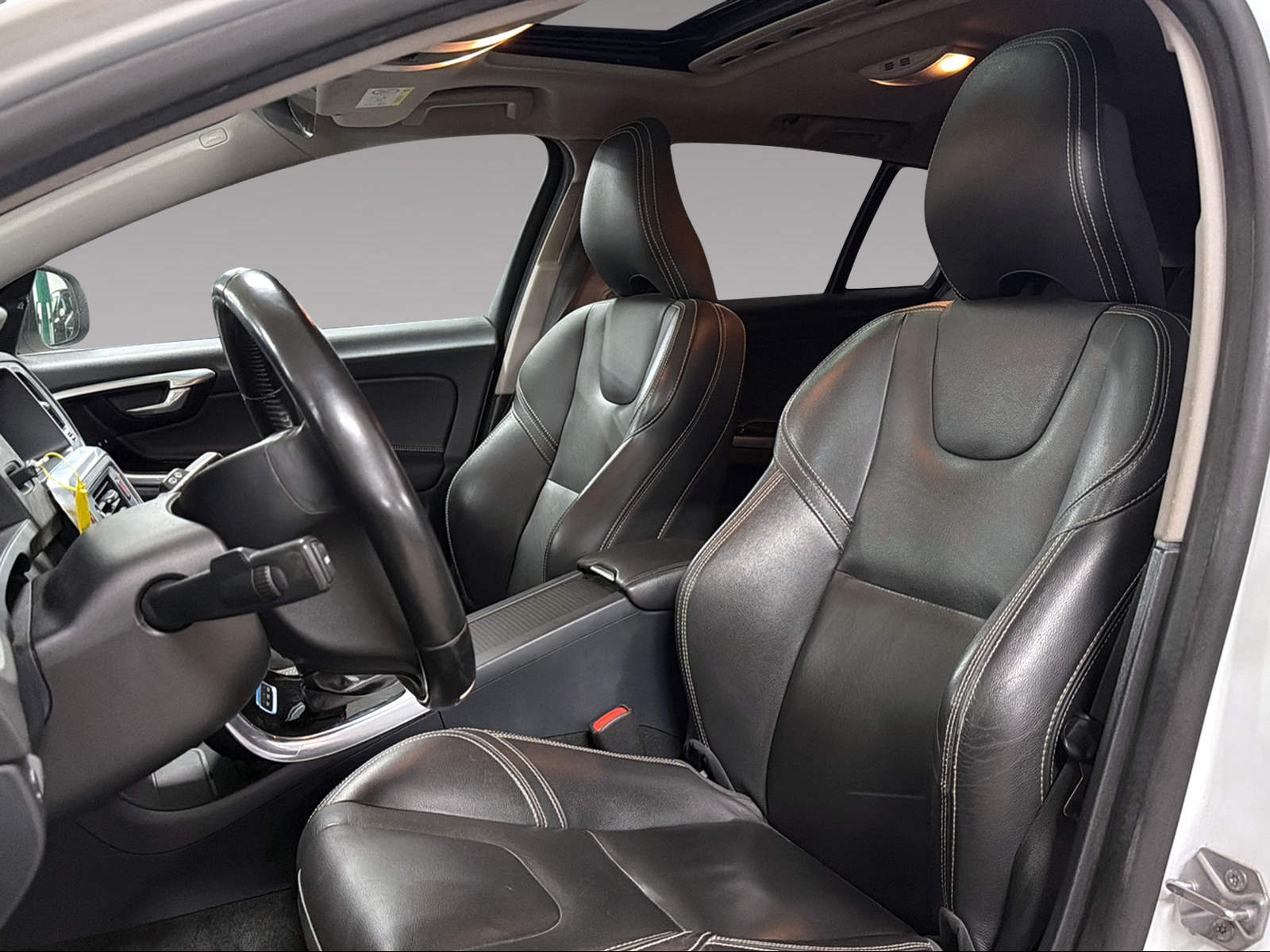 VOLVO V60 D6 AWD Plug-in Hybrid Summum Geartronic-image-6