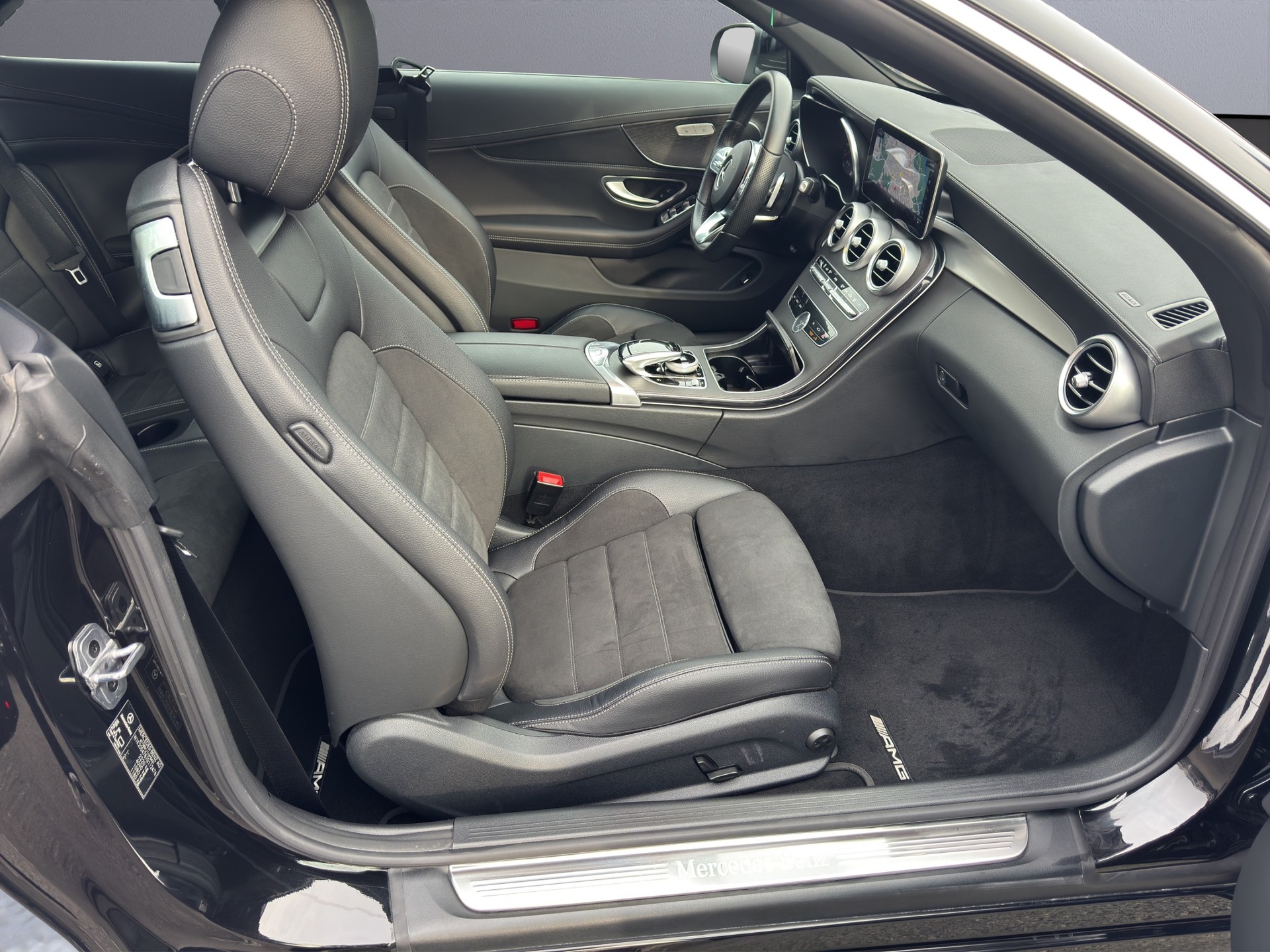 MERCEDES-BENZ C 200 AMG Line Cabriolet 4Matic 9G-Tronic-image-15