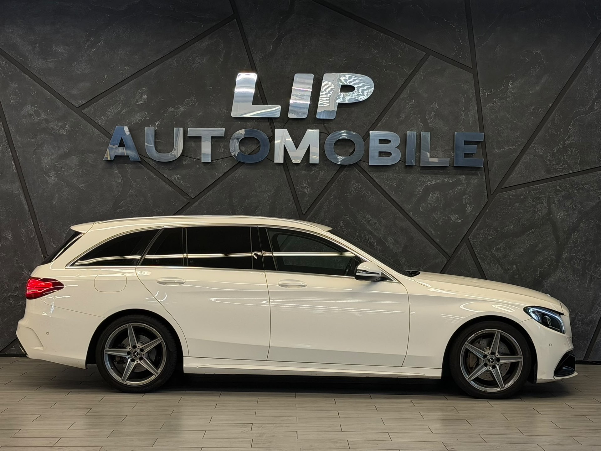 MERCEDES-BENZ C 300 AMG Line 9G-Tronic-image-4