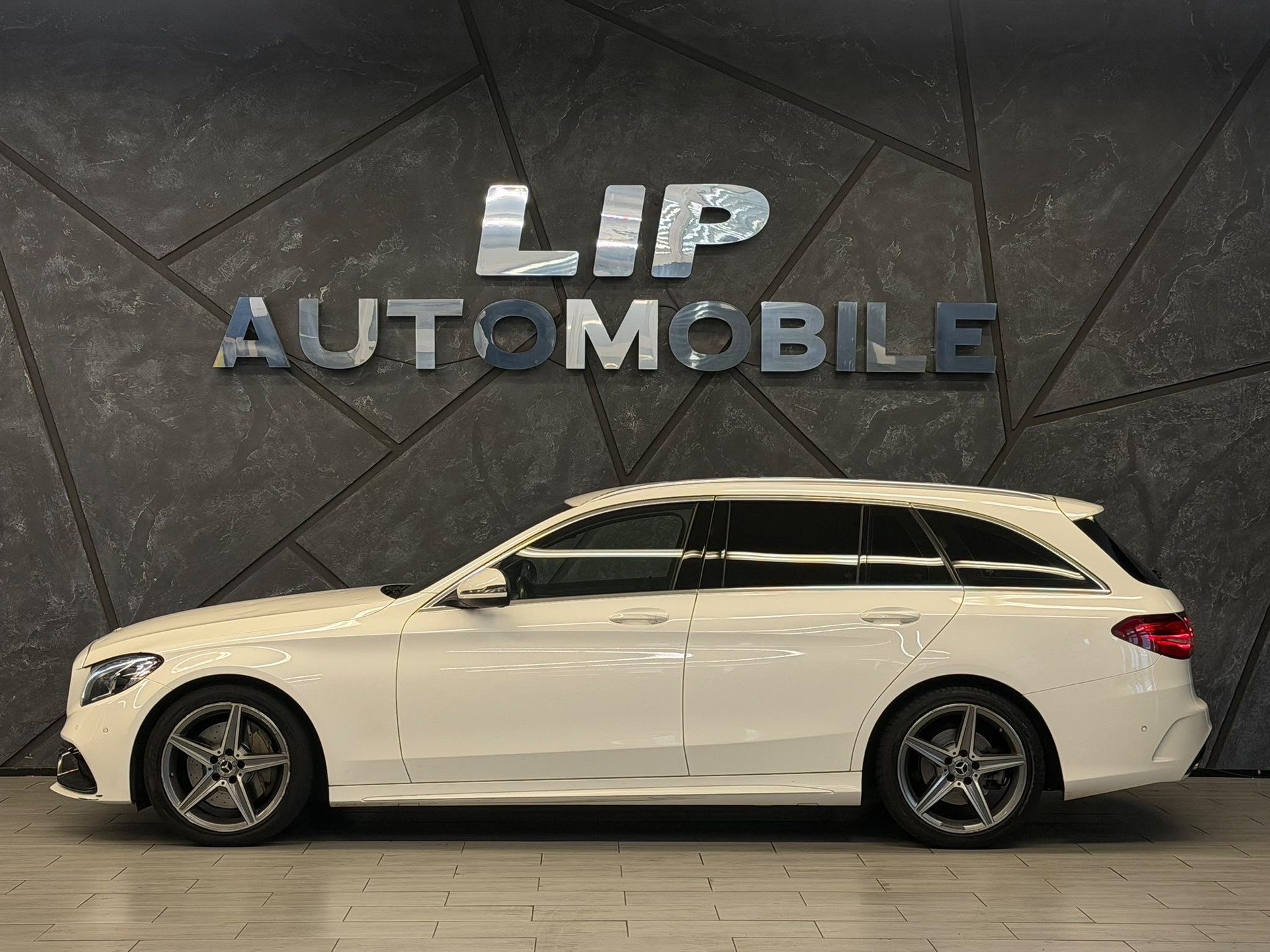 MERCEDES-BENZ C 300 AMG Line 9G-Tronic-showroom-element-3