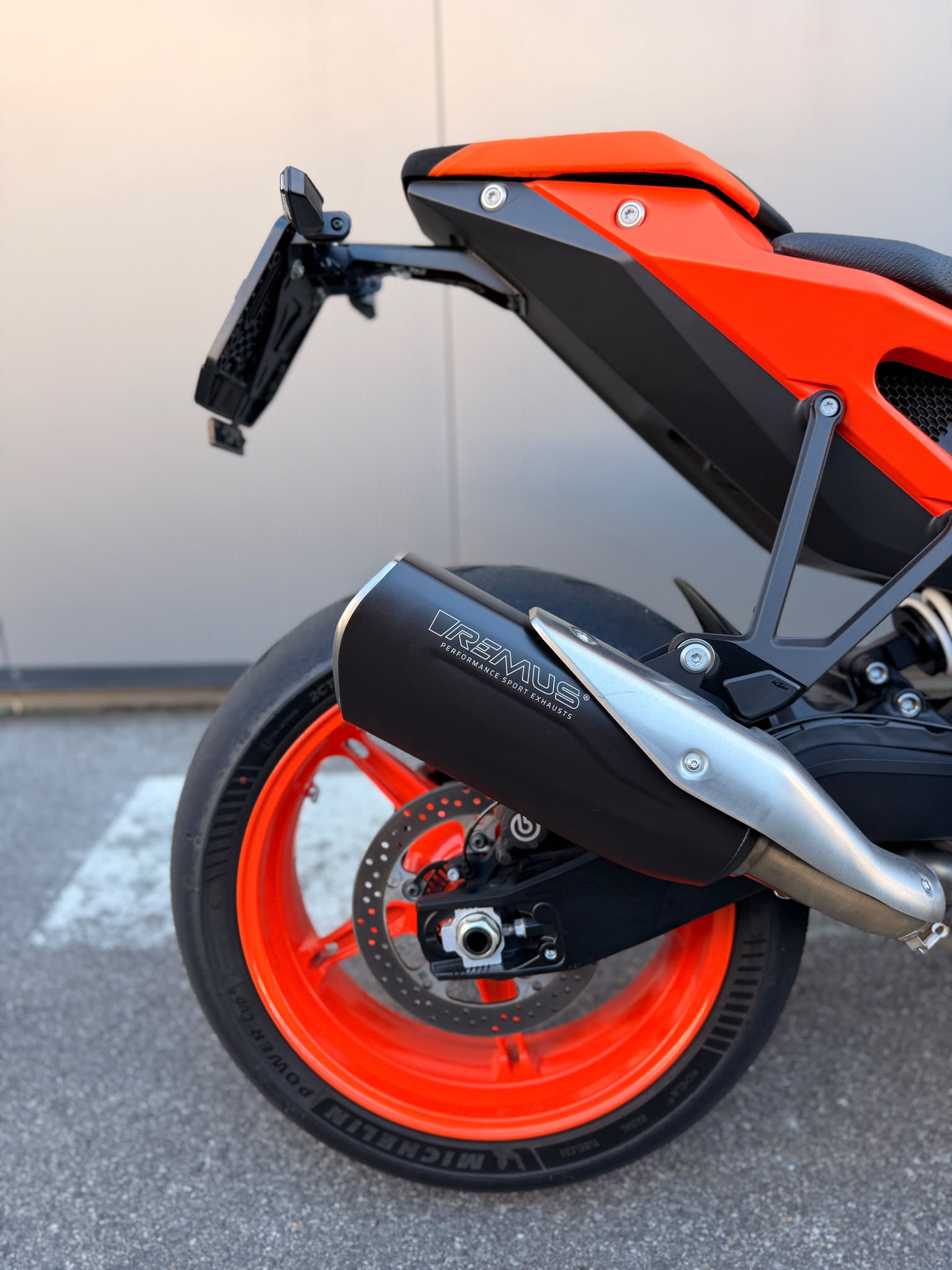KTM 990 Duke R-showroom-element-2