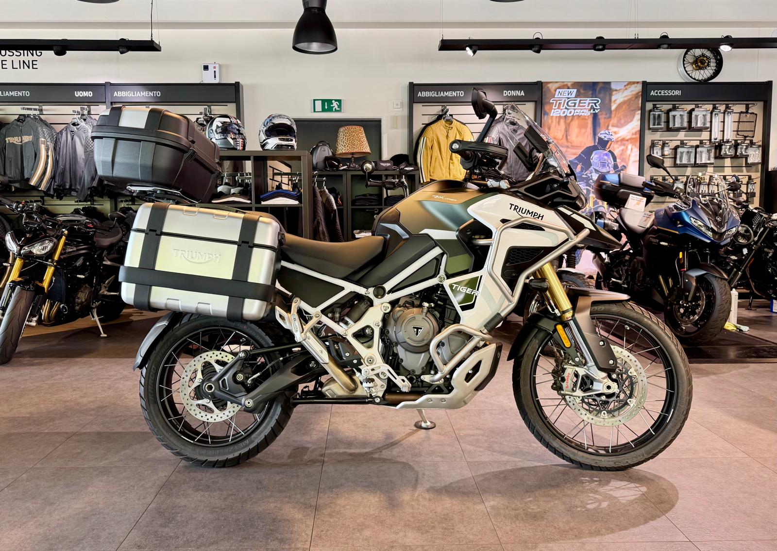 TRIUMPH 1200 Rally Explorer-image-0