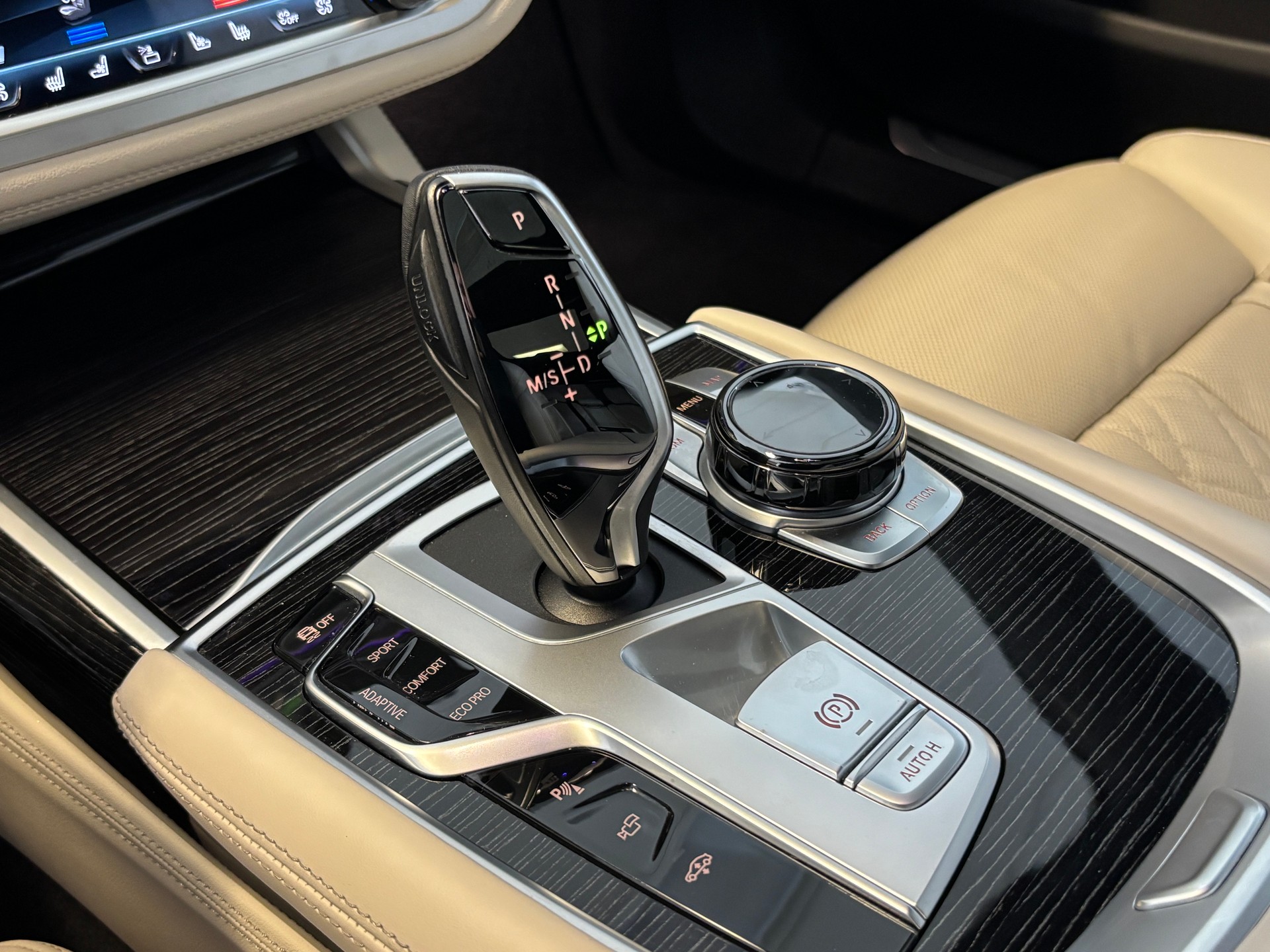 BMW 730Ld xDrive 48V M Sport Steptronic-image-19